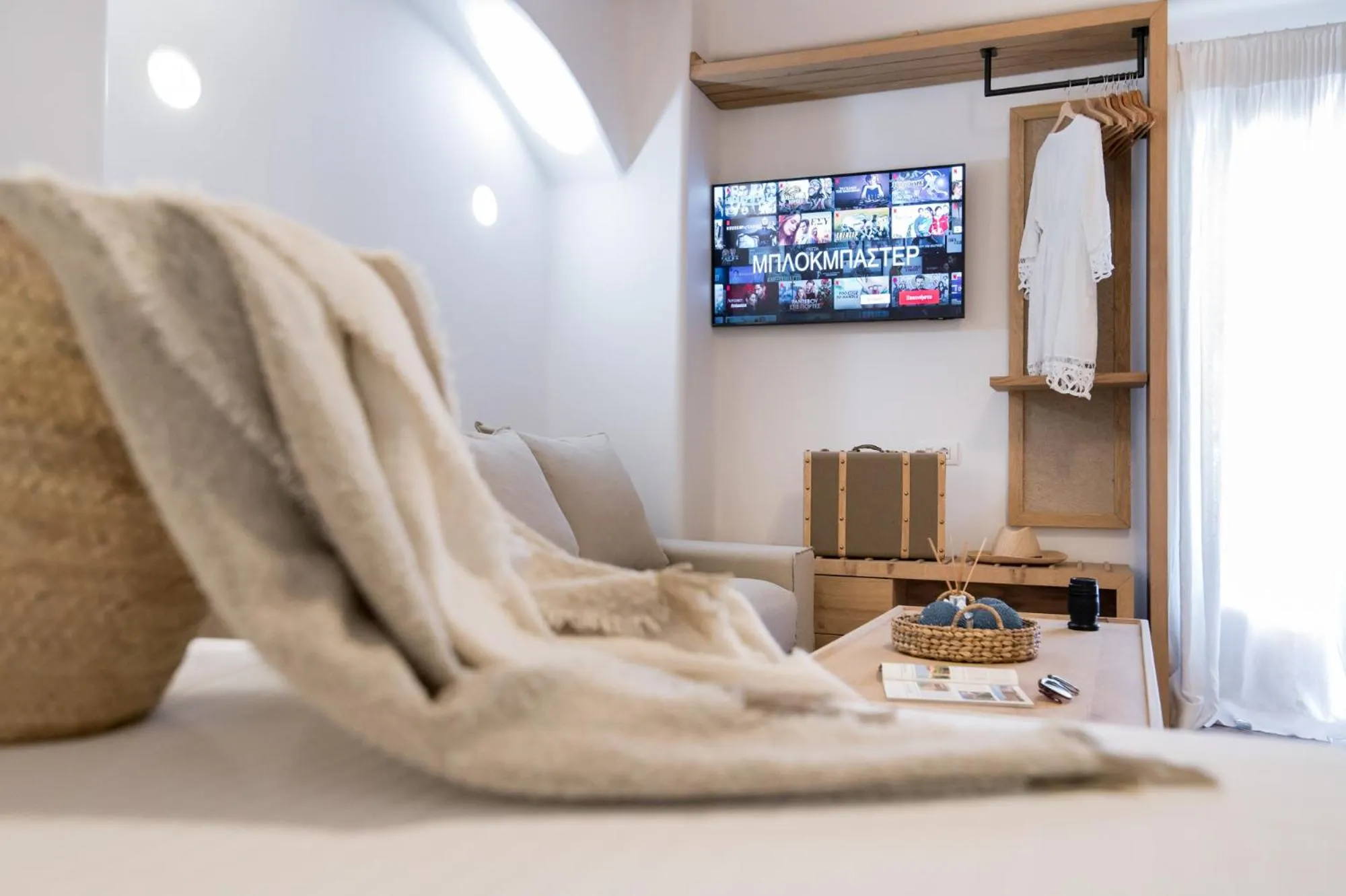 Photo of the whole room in The Well Parga