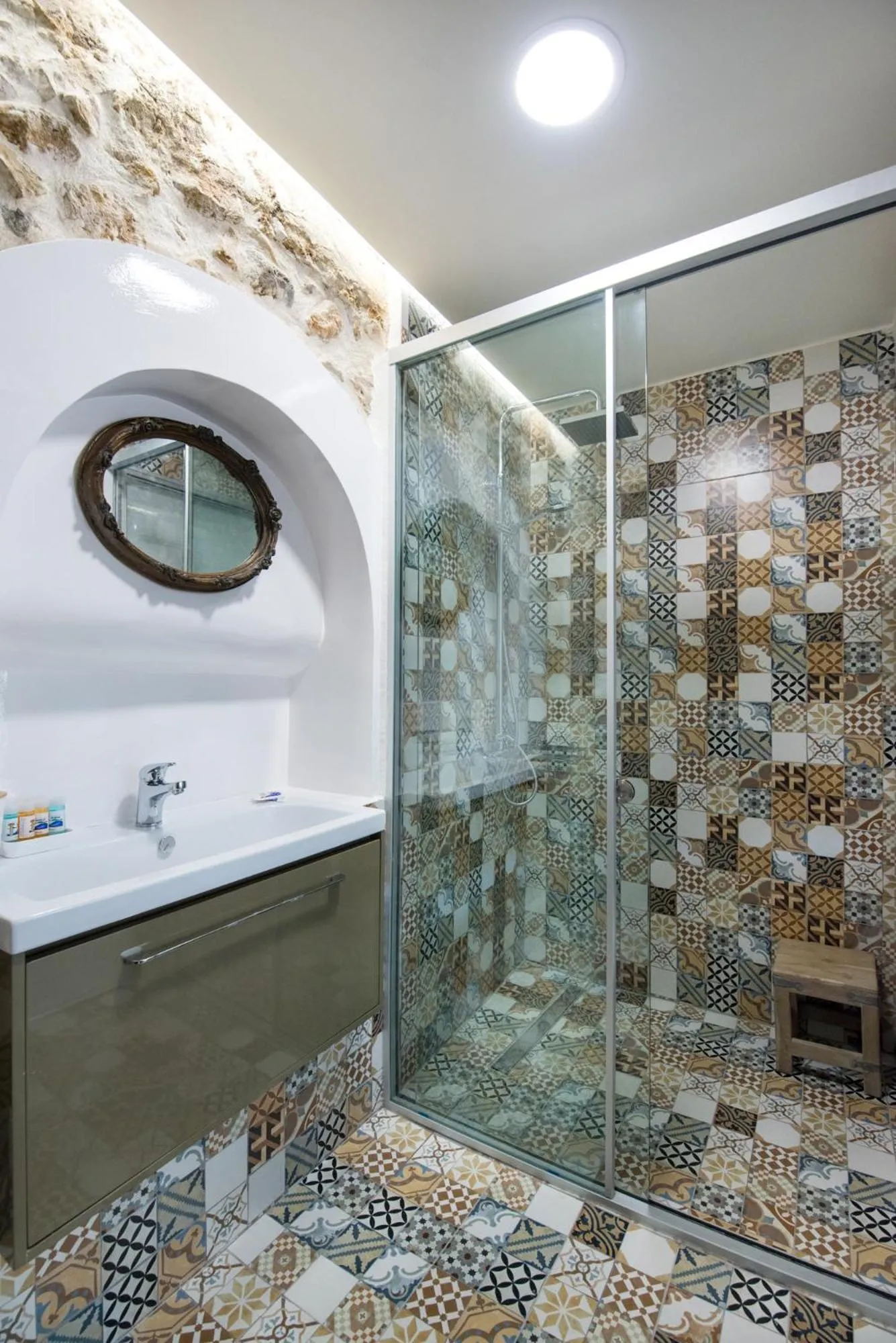 Shower in The Well Parga