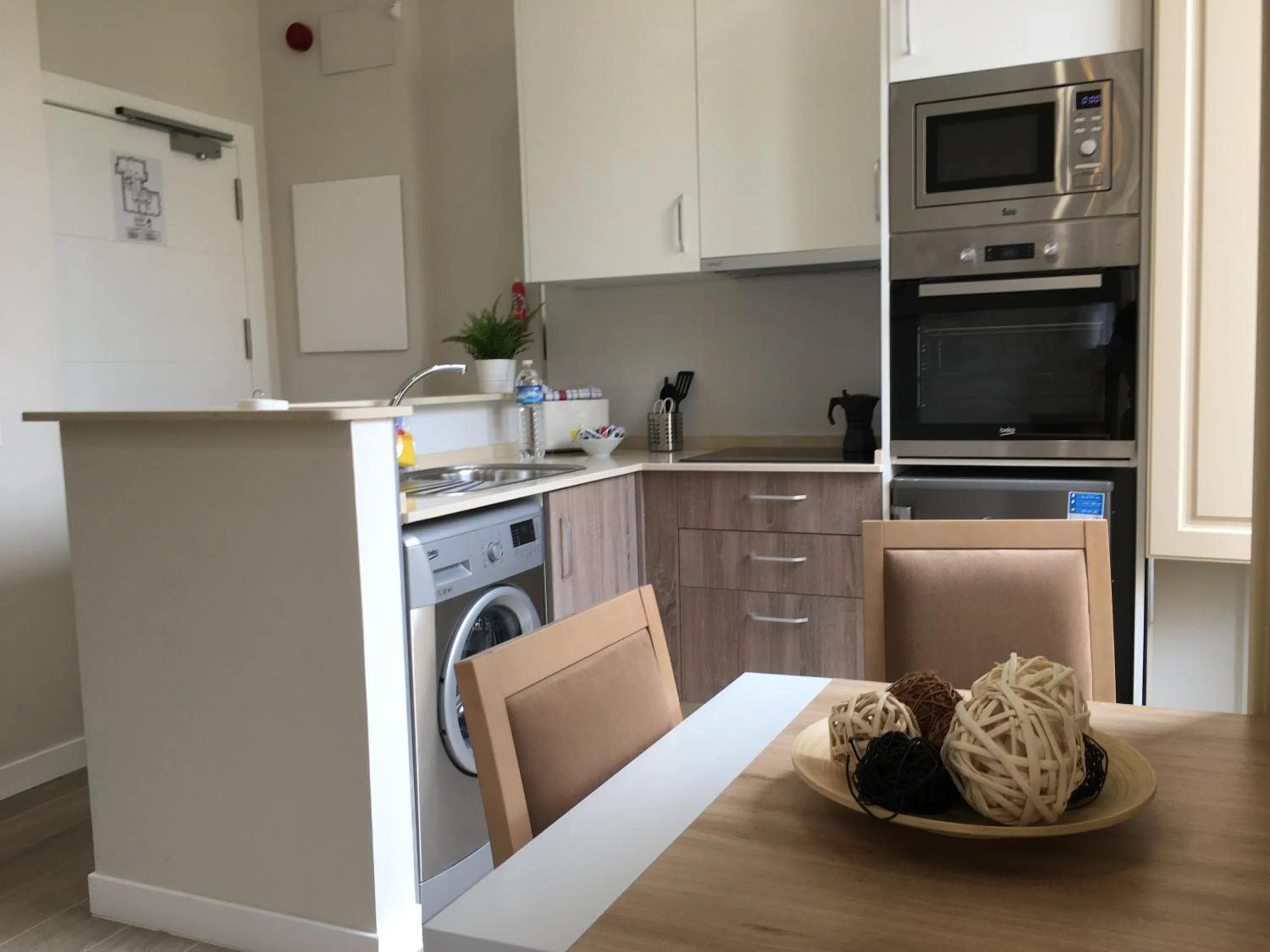 Kitchen or kitchenette in Apartamentos Pinar Malaga Centro