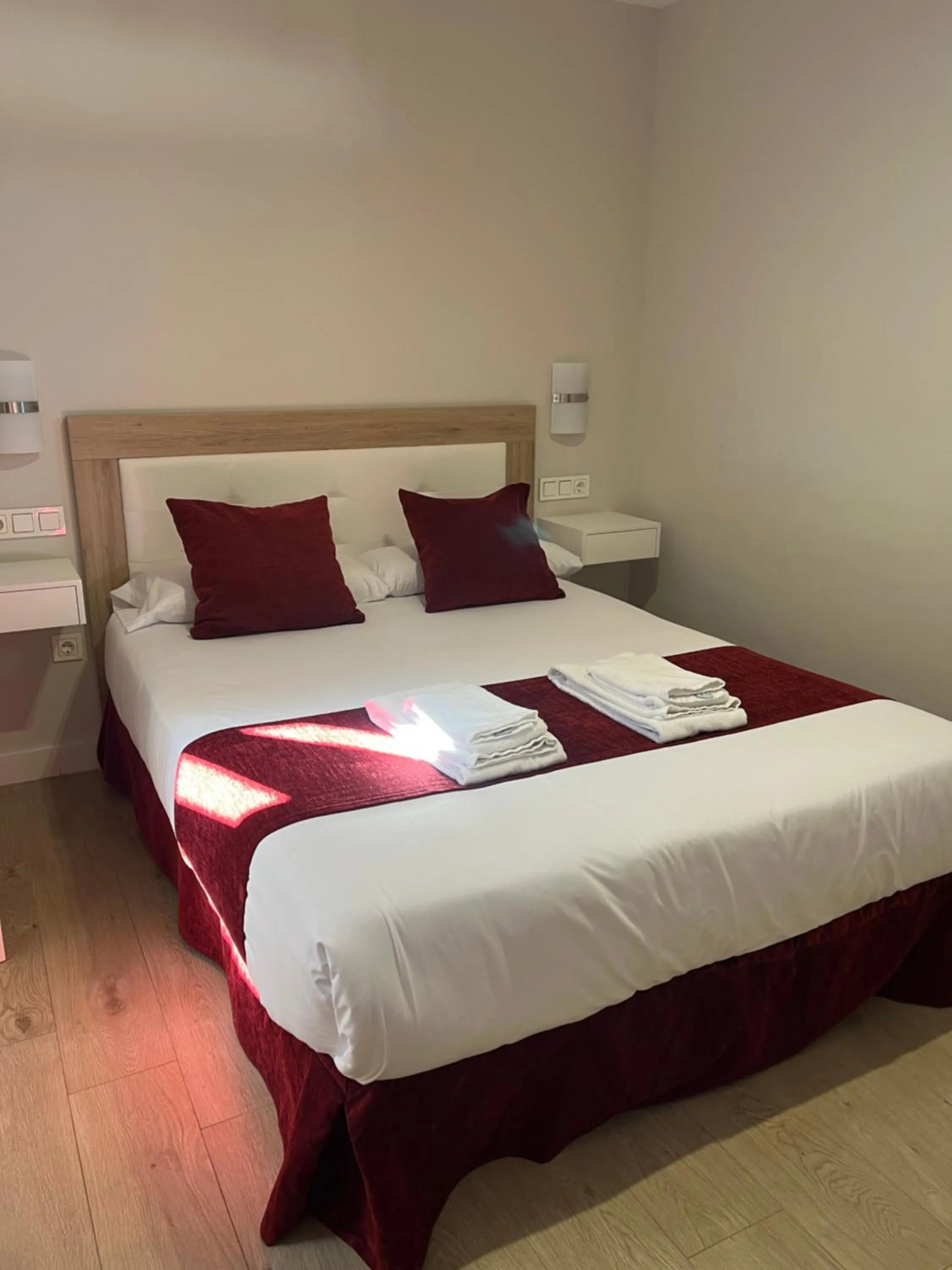 Bedroom, Bed in Apartamentos Pinar Malaga Centro