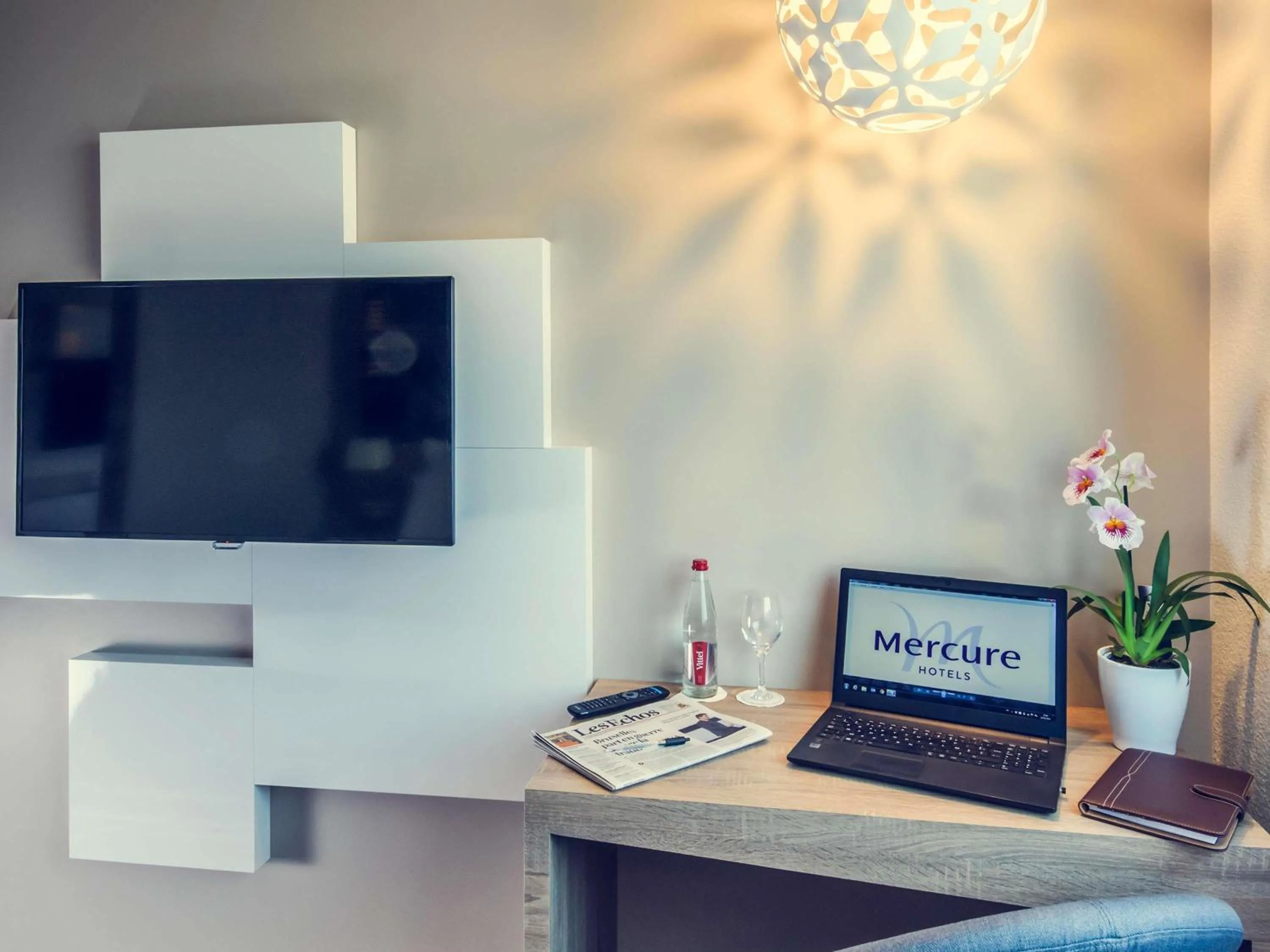 Bedroom in Mercure Poitiers Site du Futuroscope