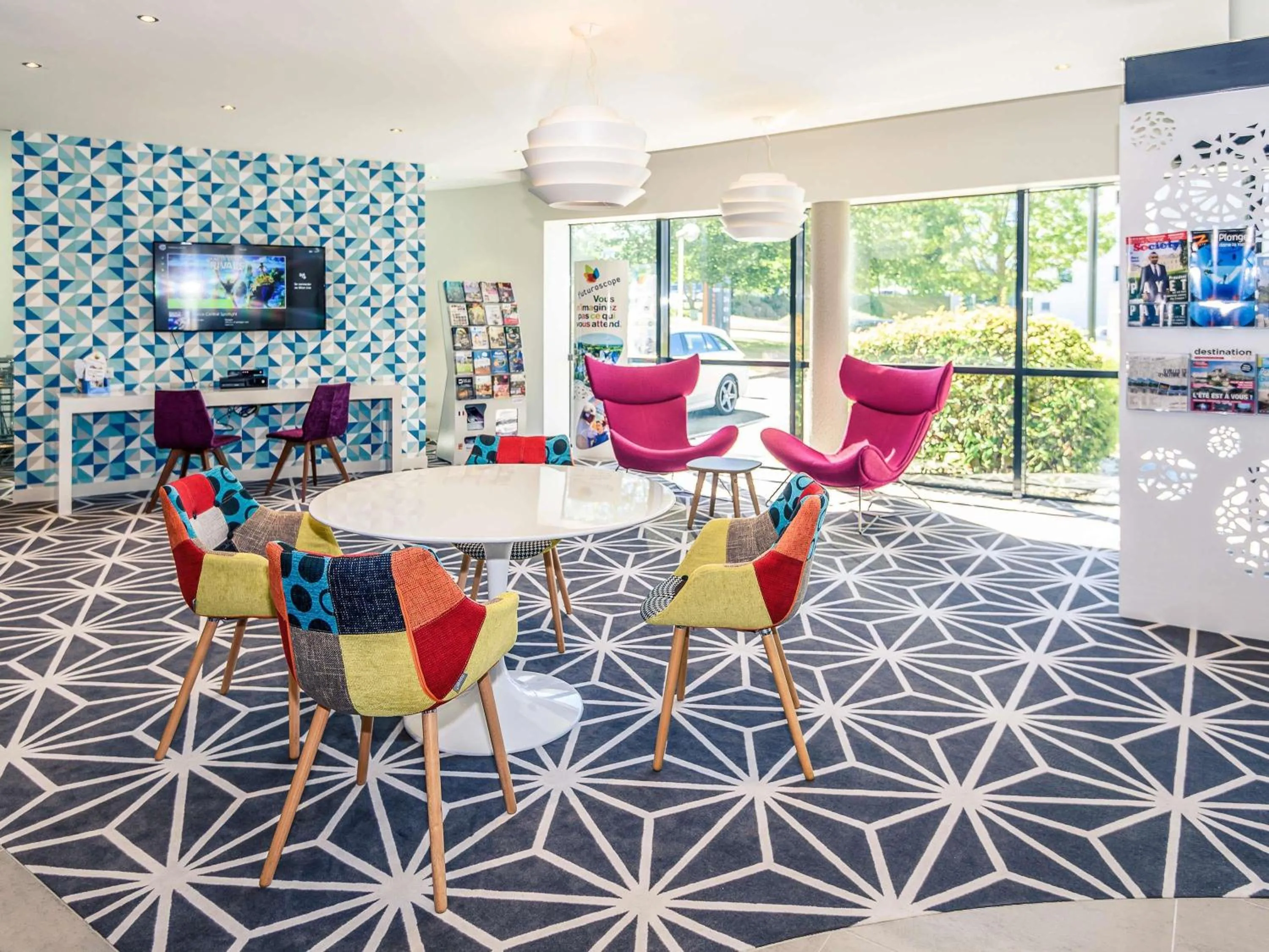 Lounge or bar in Mercure Poitiers Site du Futuroscope