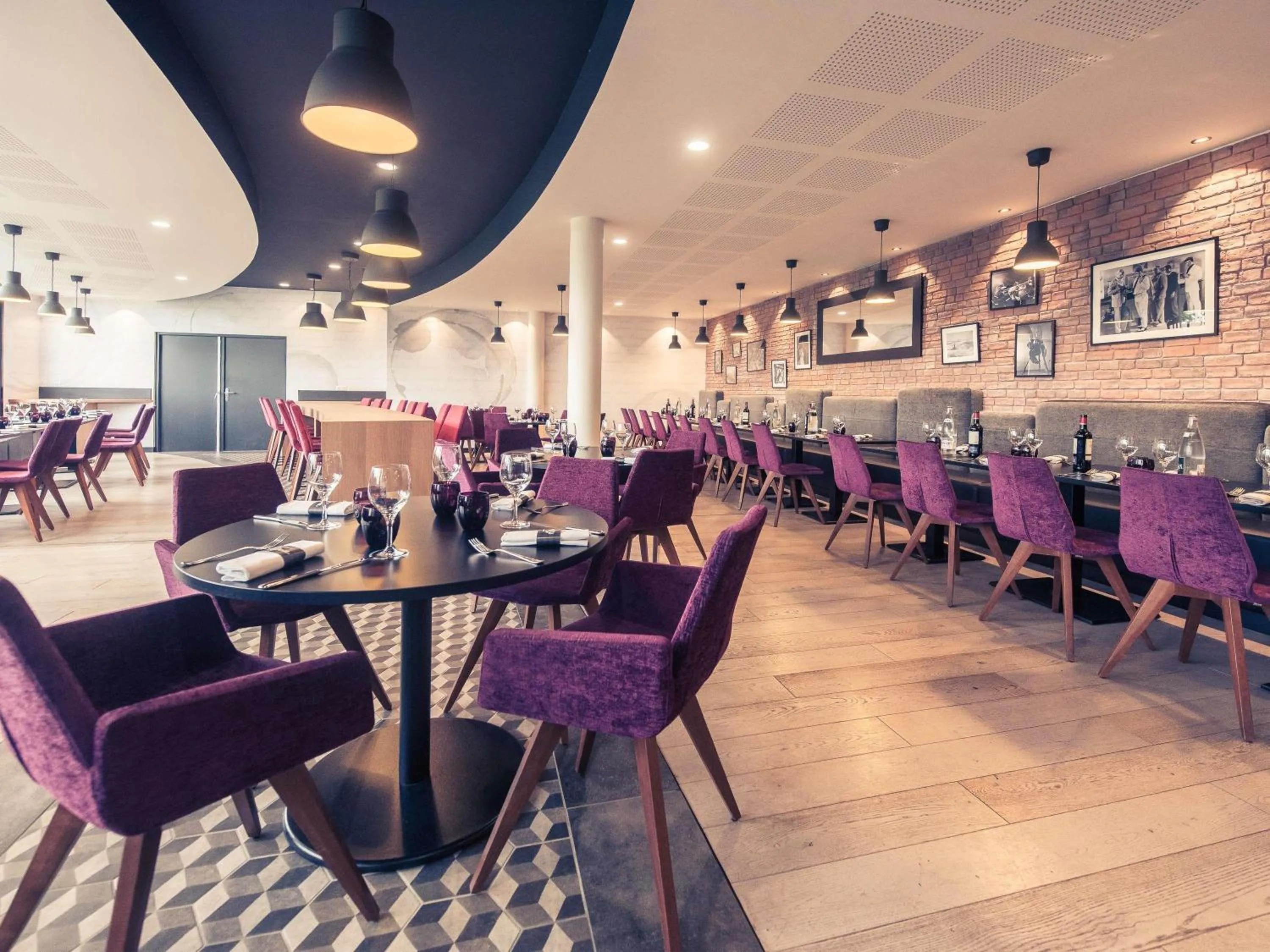 Restaurant/places to eat in Mercure Poitiers Site du Futuroscope