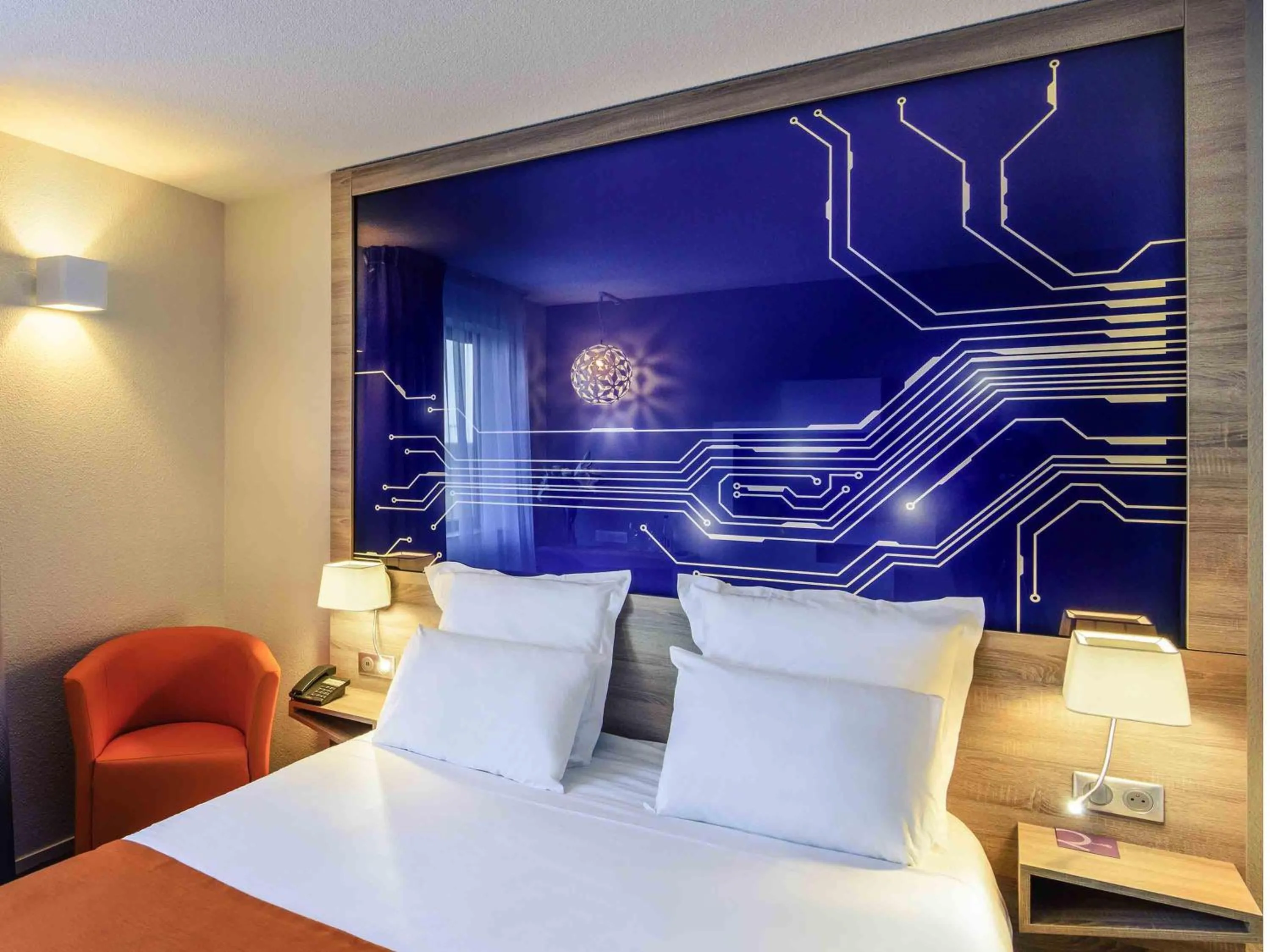 Property building, Bed in Mercure Poitiers Site du Futuroscope