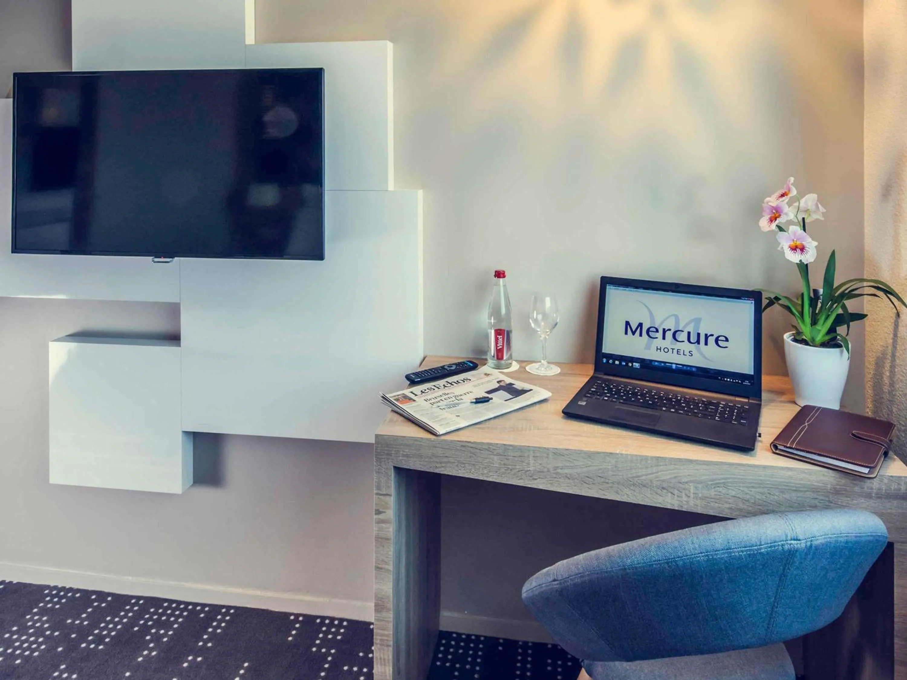 Bedroom in Mercure Poitiers Site du Futuroscope