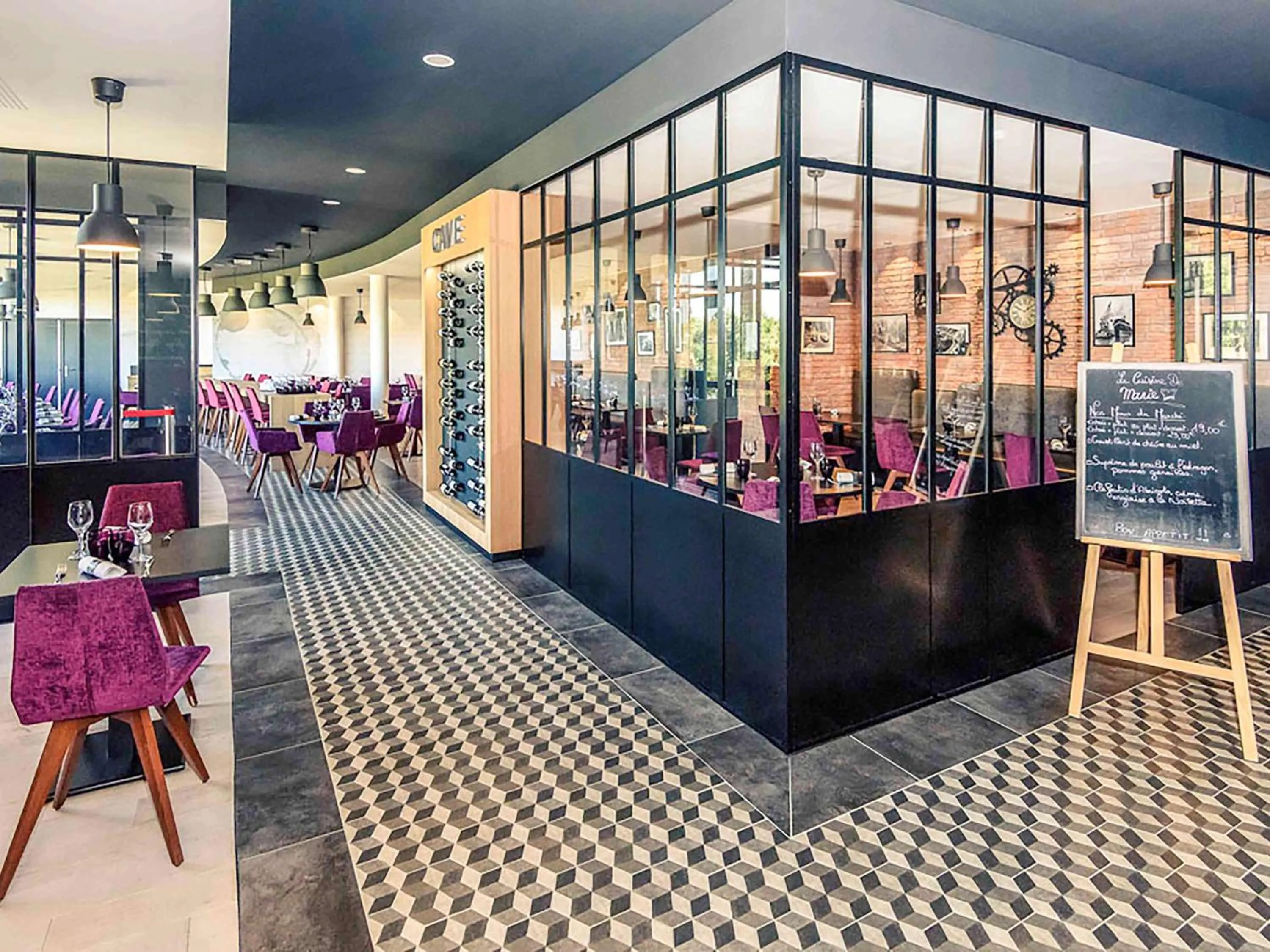 Restaurant/places to eat in Mercure Poitiers Site du Futuroscope