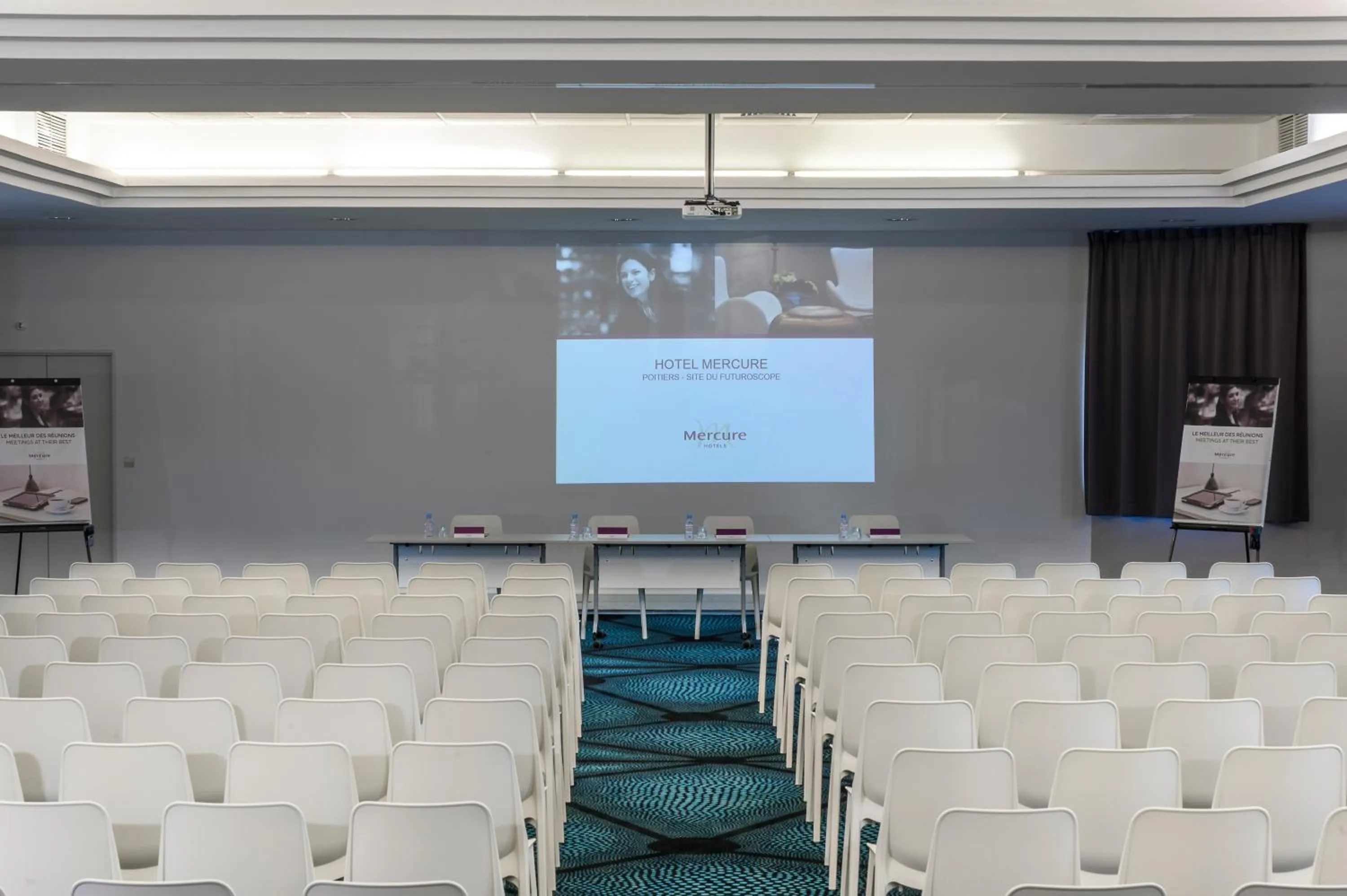 Meeting/conference room in Mercure Poitiers Site du Futuroscope