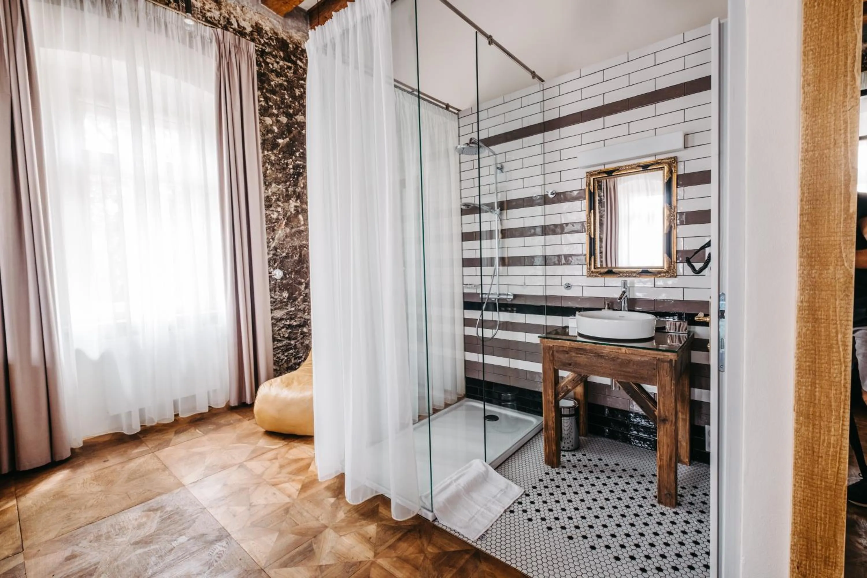 Shower in Boutique hotel Corso