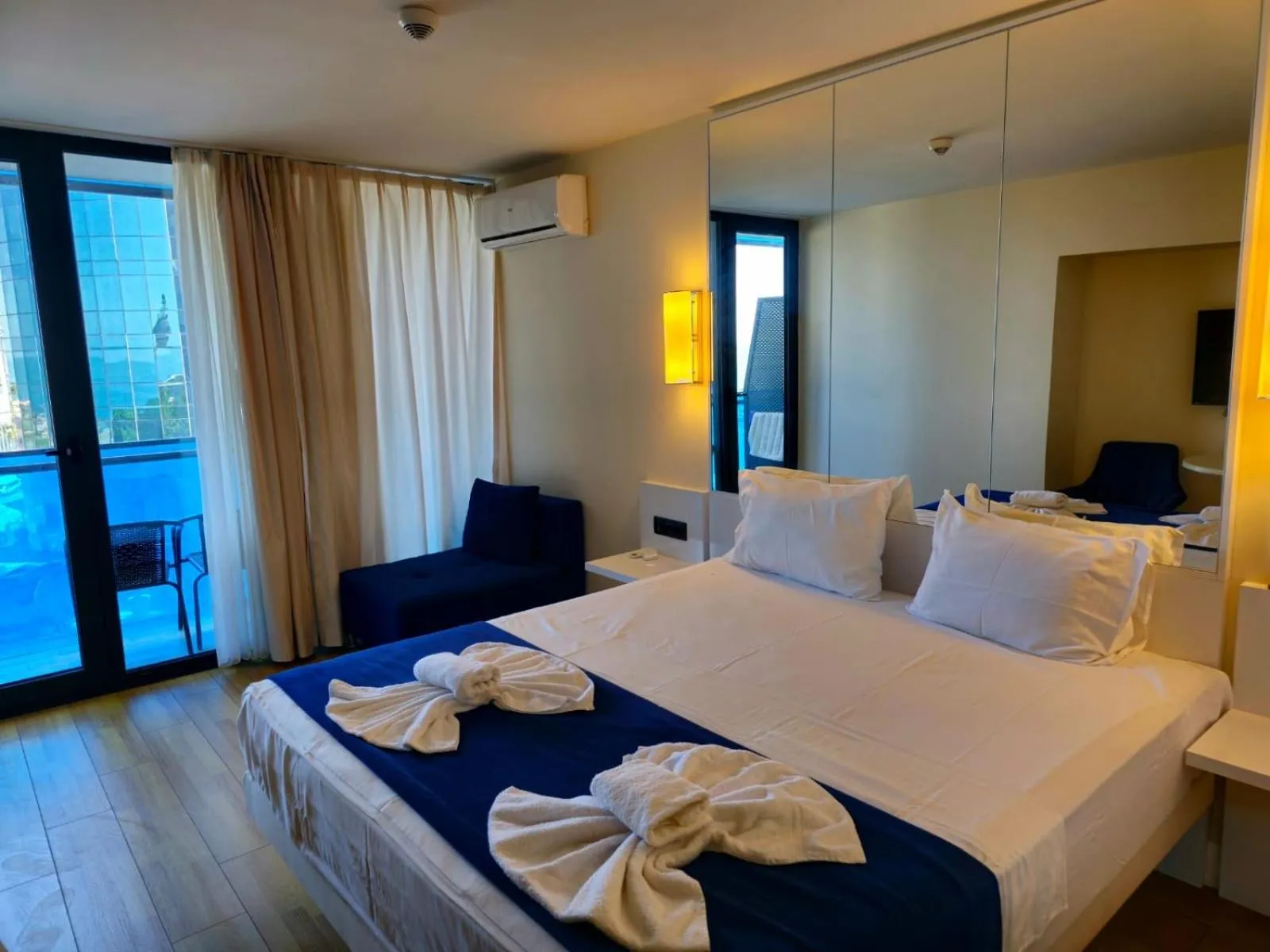 Bed in Hotel Orbi city