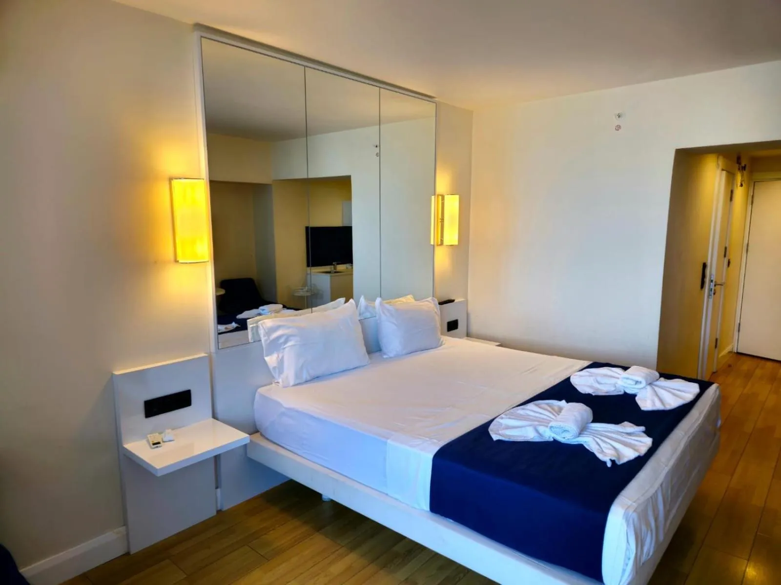 Bed in Hotel Orbi city