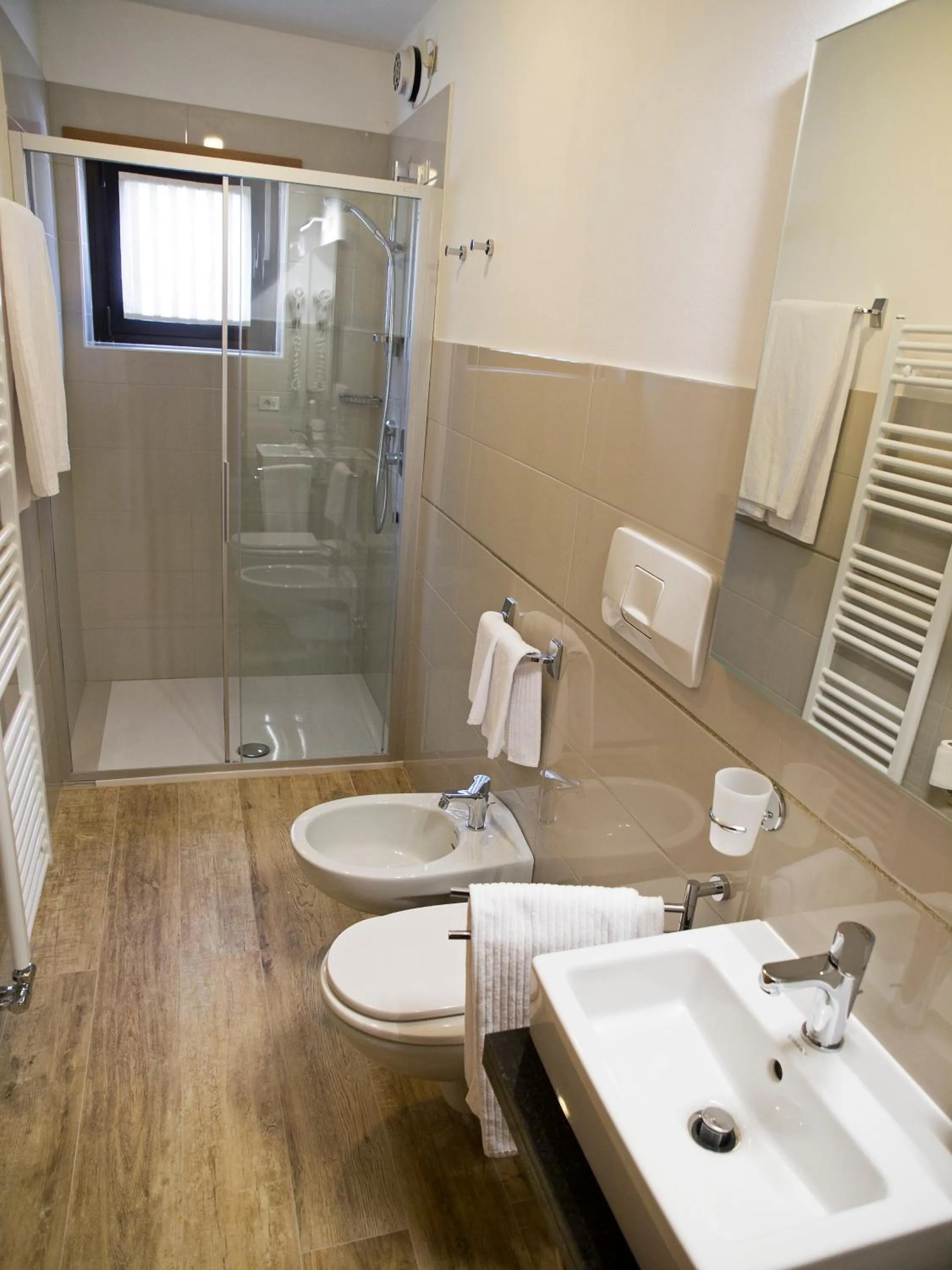 Shower in Hotel Engel