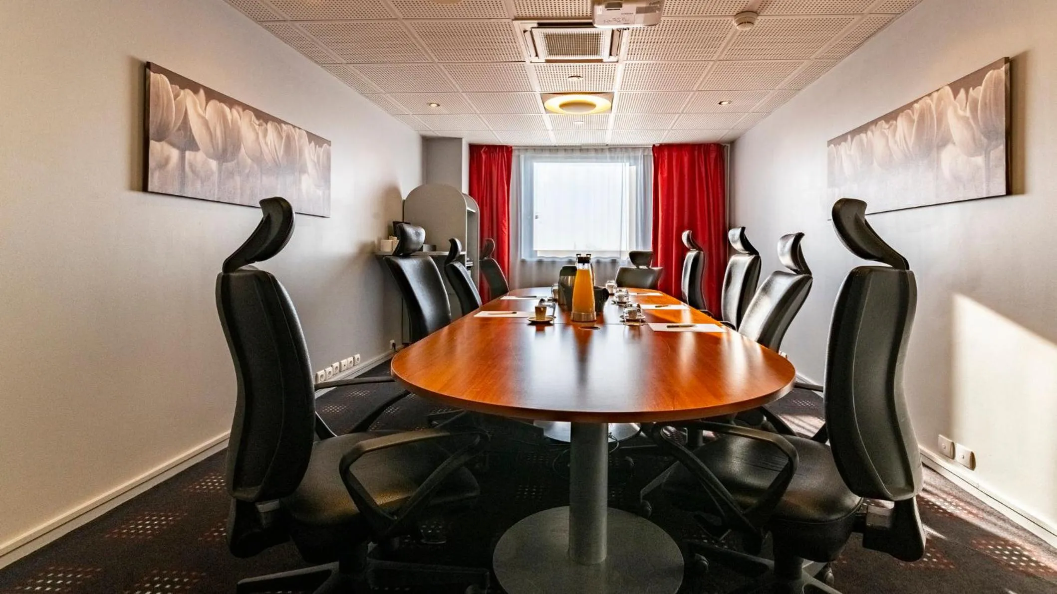 Meeting/conference room in Holiday Inn Dijon Toison D'or by IHG