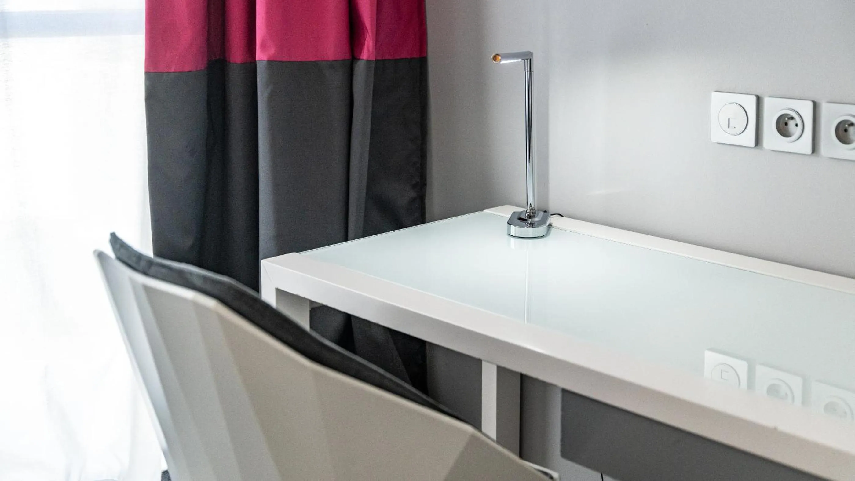 Seating area in Holiday Inn Dijon Toison D'or by IHG