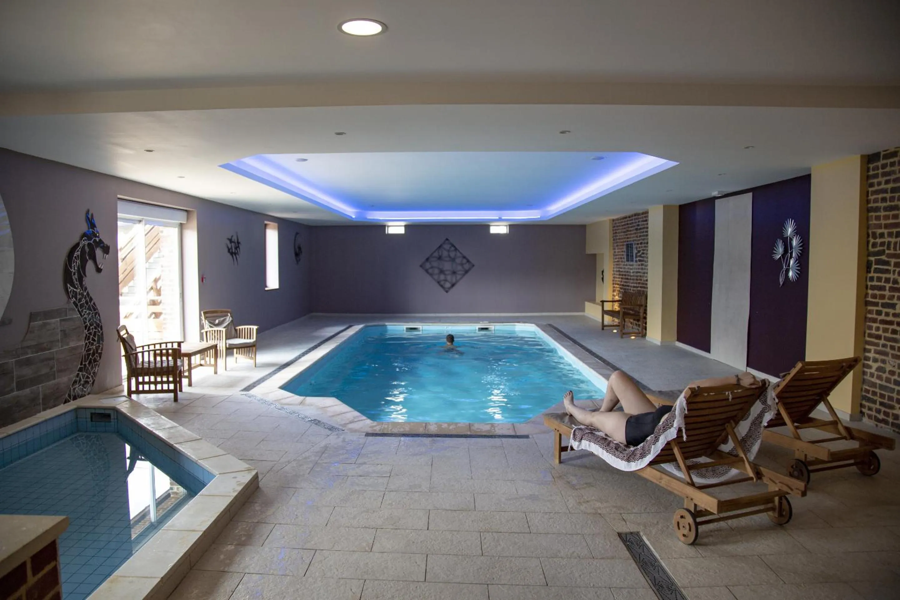 Swimming pool in Les Lavandières de Fontaine