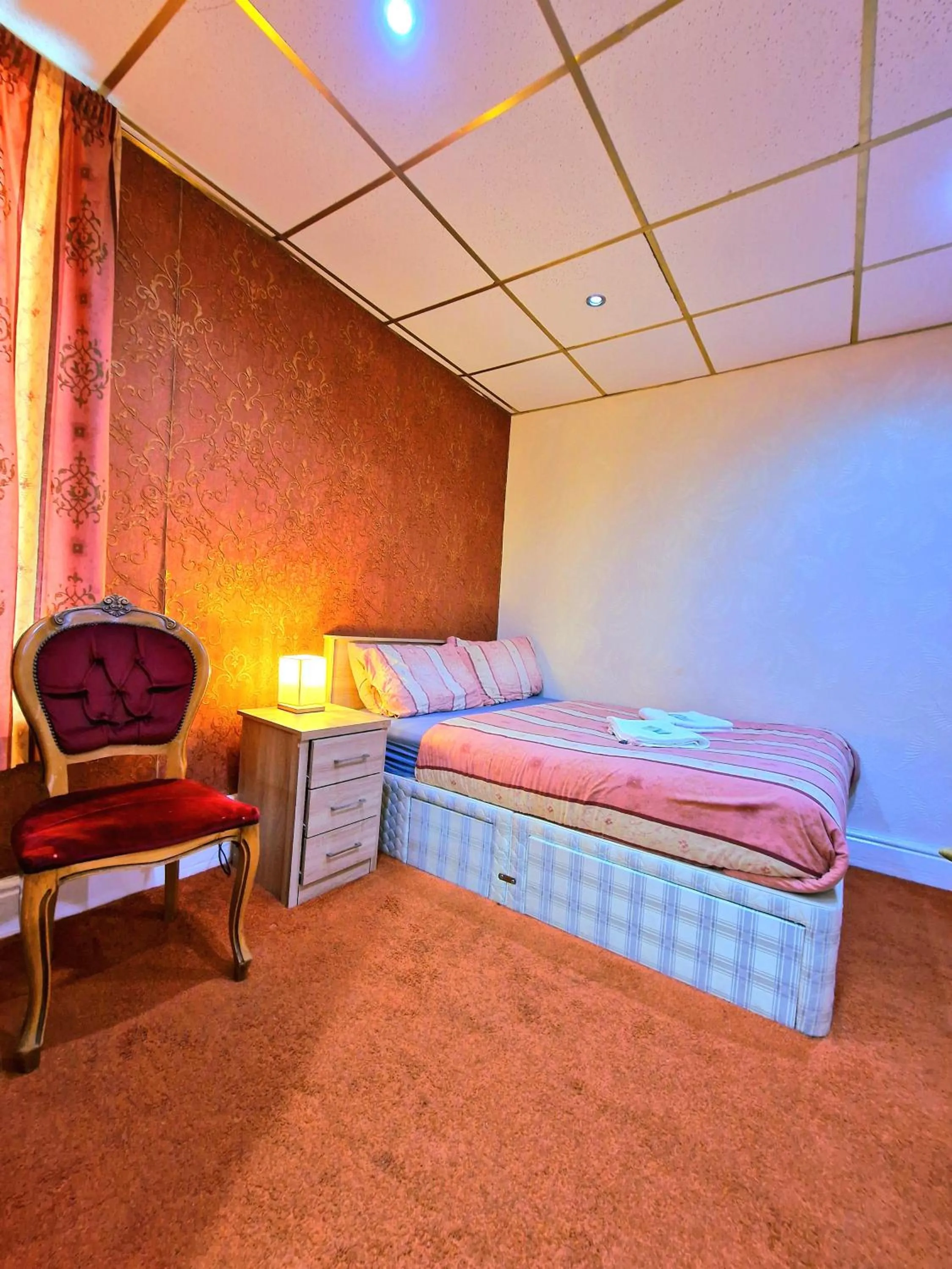 Bedroom, Bed in The Albany hotel