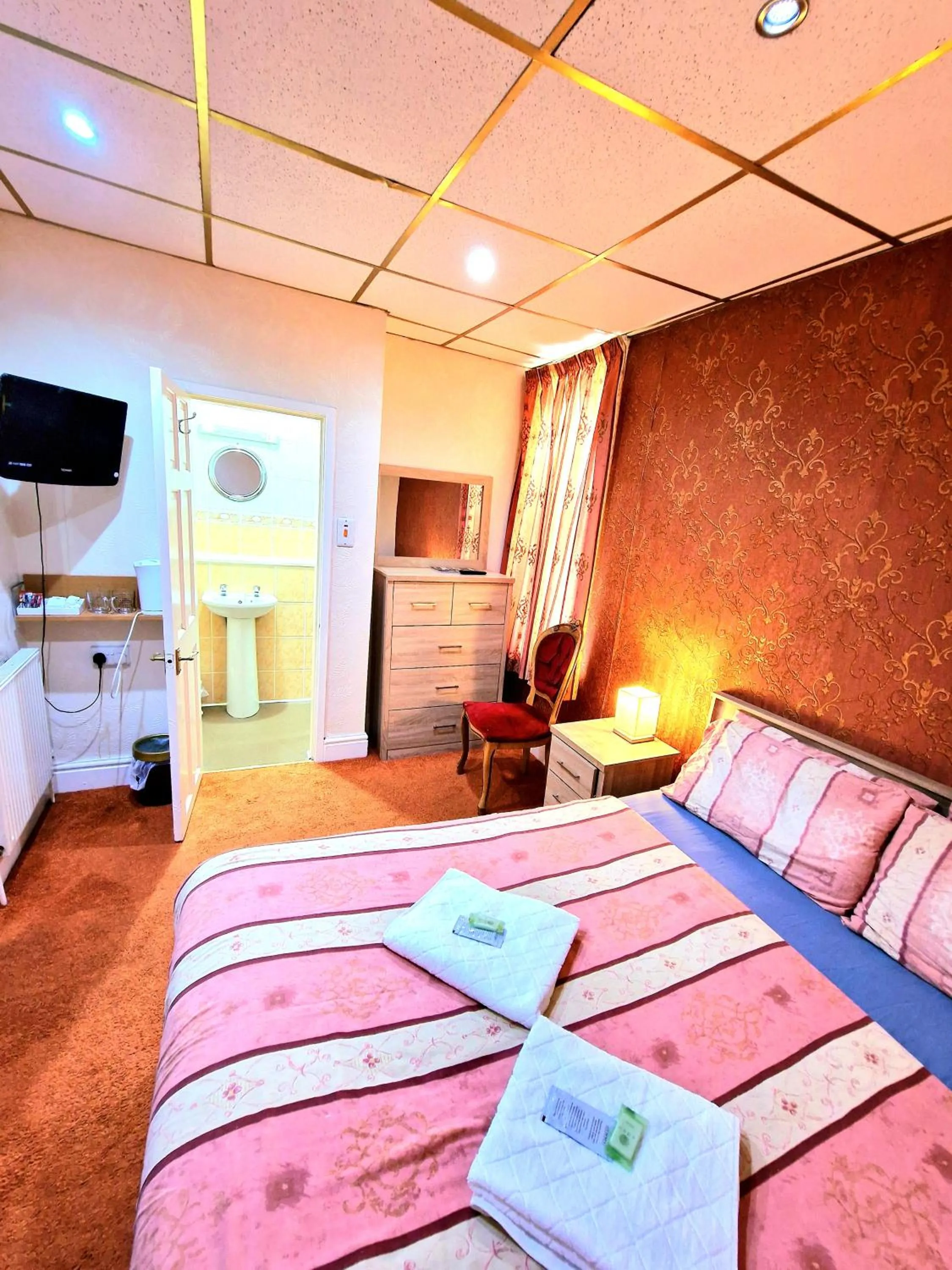 Bedroom, Bed in The Albany hotel