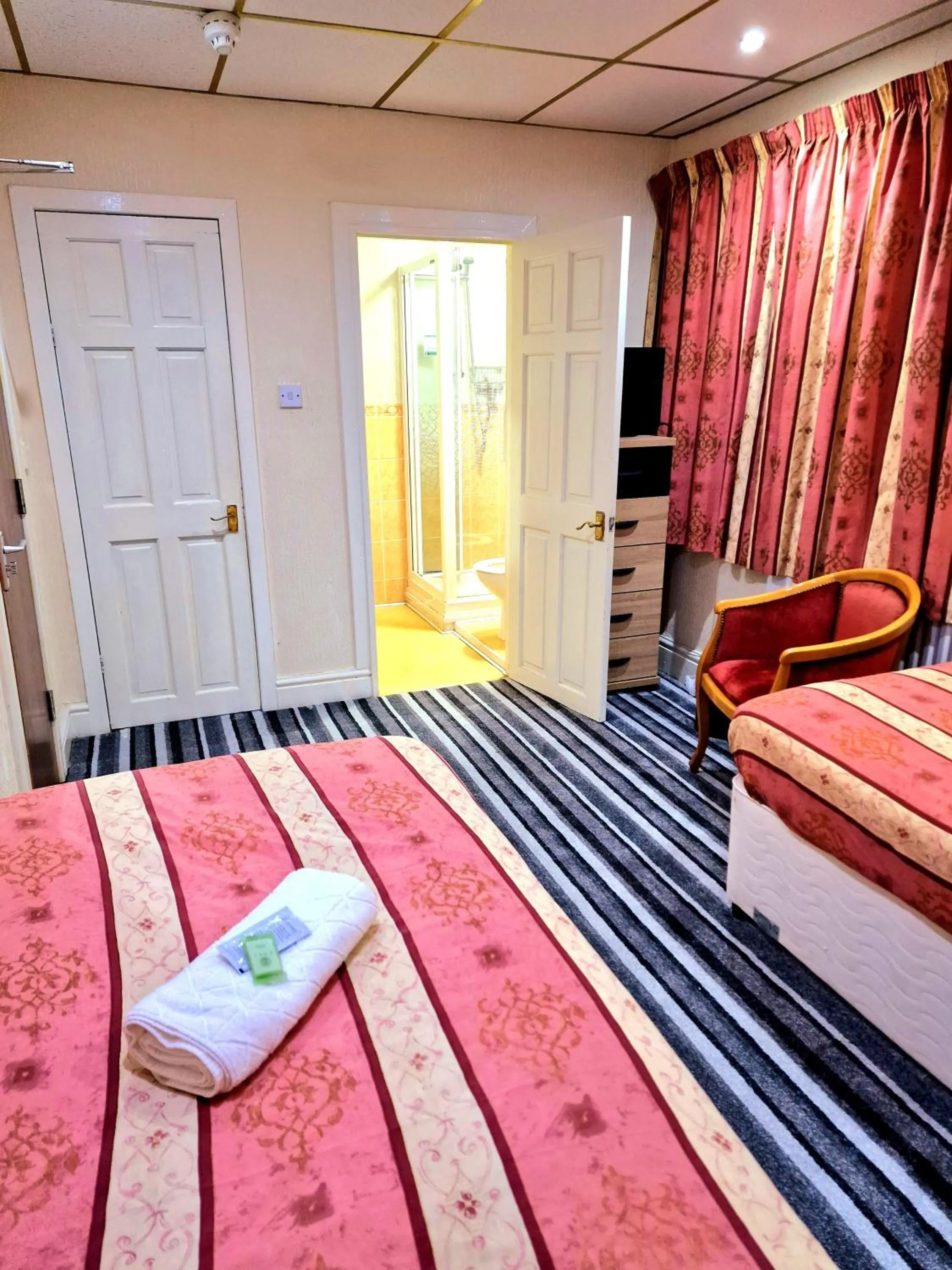 Bedroom, Bed in The Albany hotel