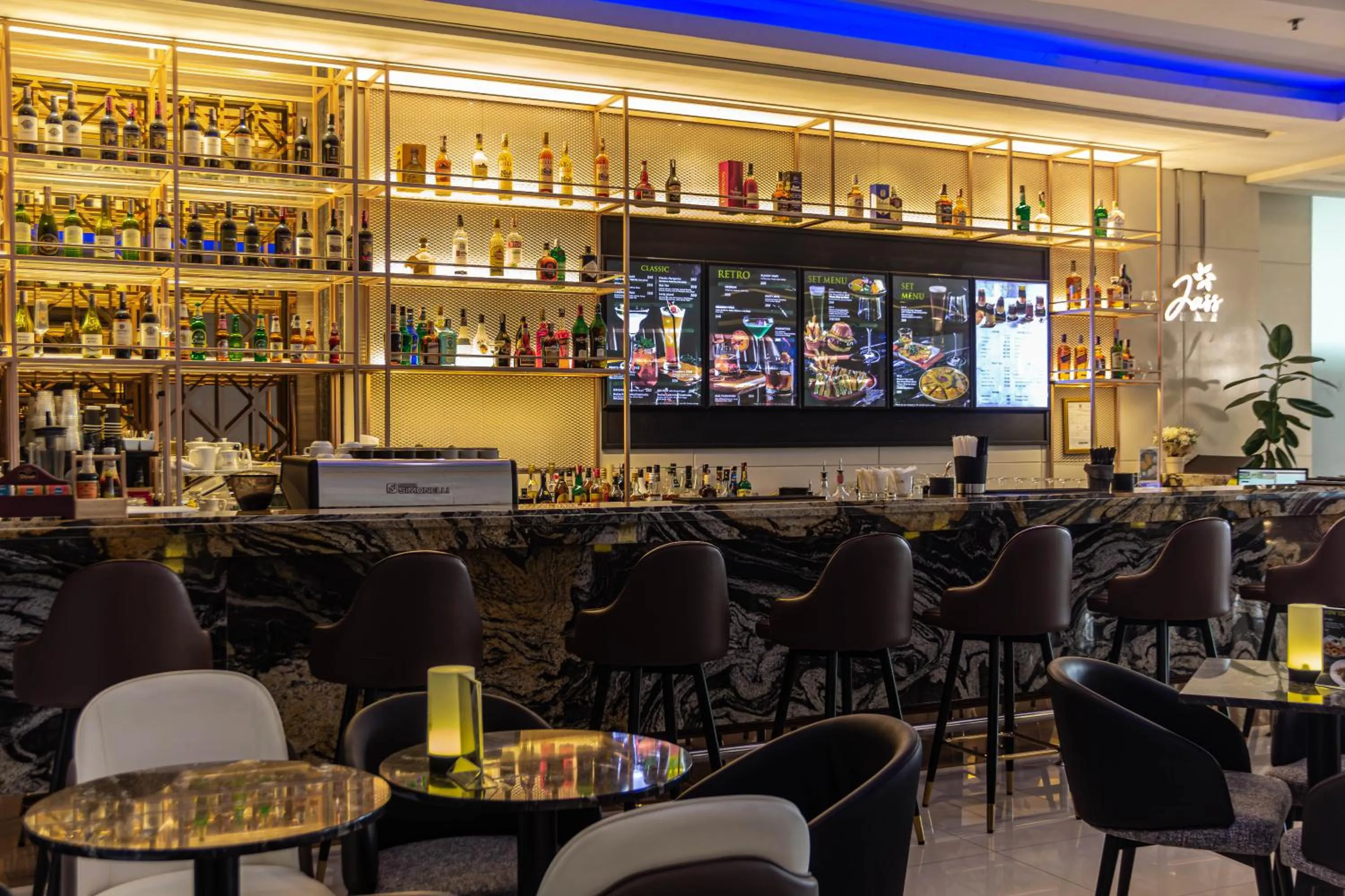 Restaurant/places to eat in Jasmine Grande Residence