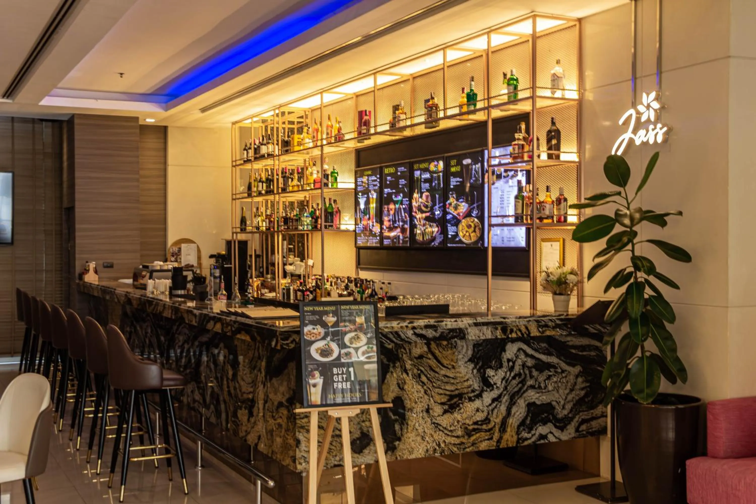 Restaurant/places to eat in Jasmine Grande Residence