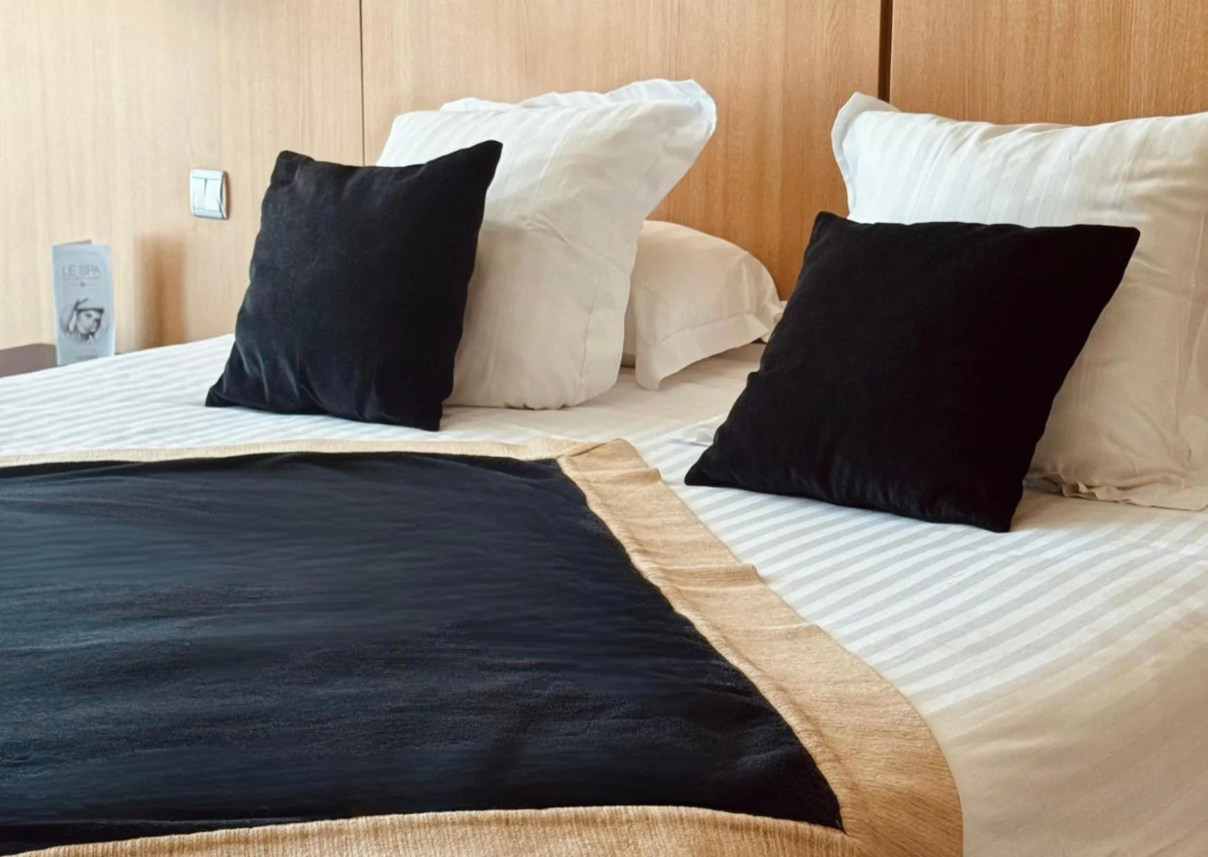 Bed in Hotel Spa Le Pasino