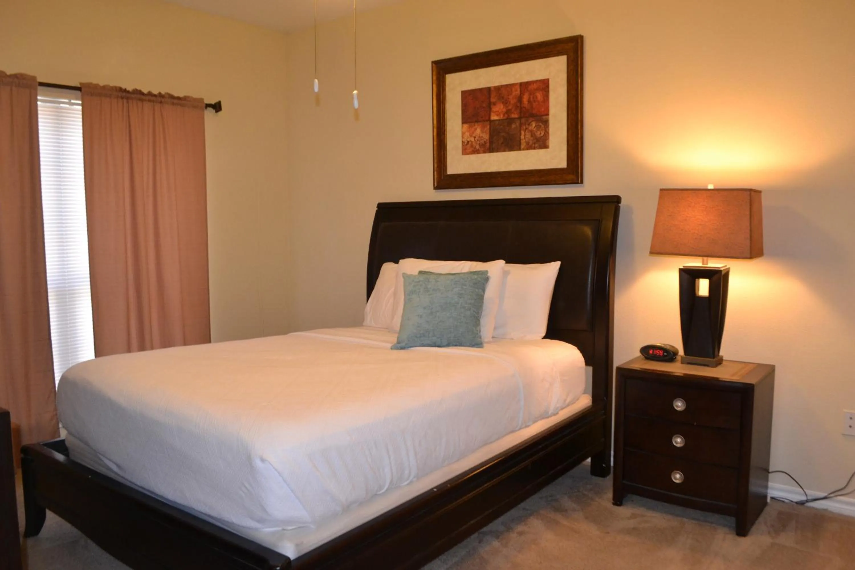 Bed in The Reside Fully Furnished Condos - Medical Stays Welcome