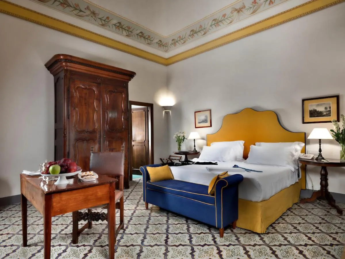 Bed in Hotel Villa Cimbrone