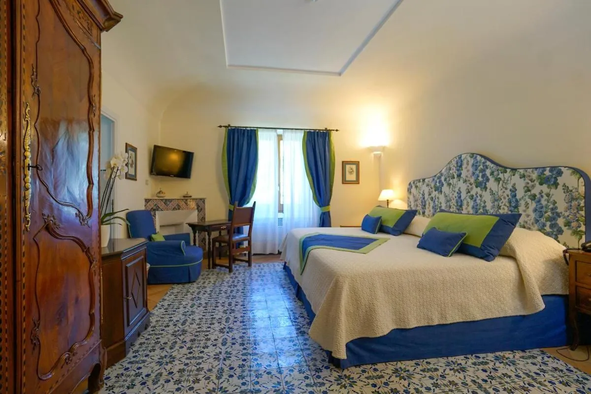 Bed in Hotel Villa Cimbrone