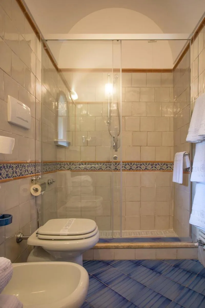 Shower in Hotel Villa Cimbrone