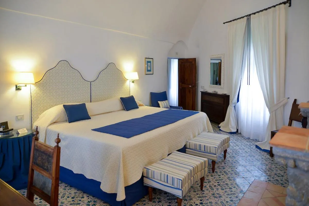 Bed in Hotel Villa Cimbrone