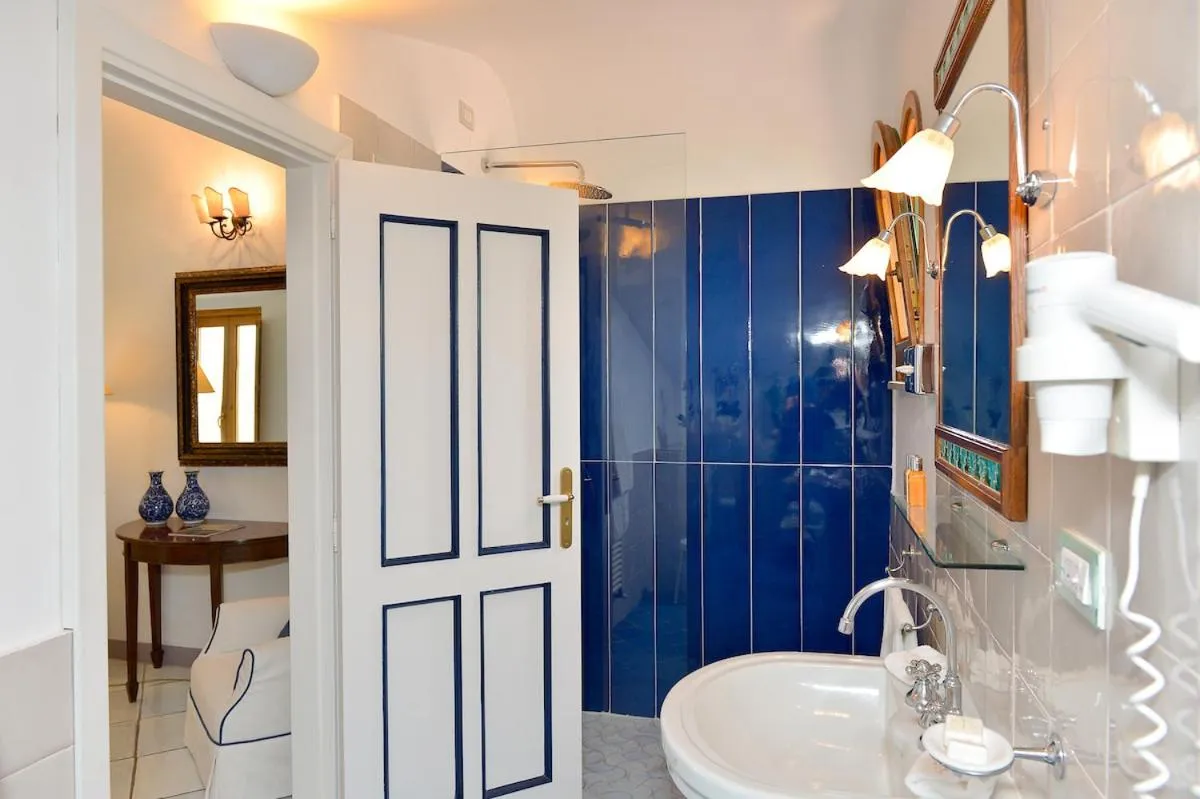 Shower in Hotel Villa Cimbrone