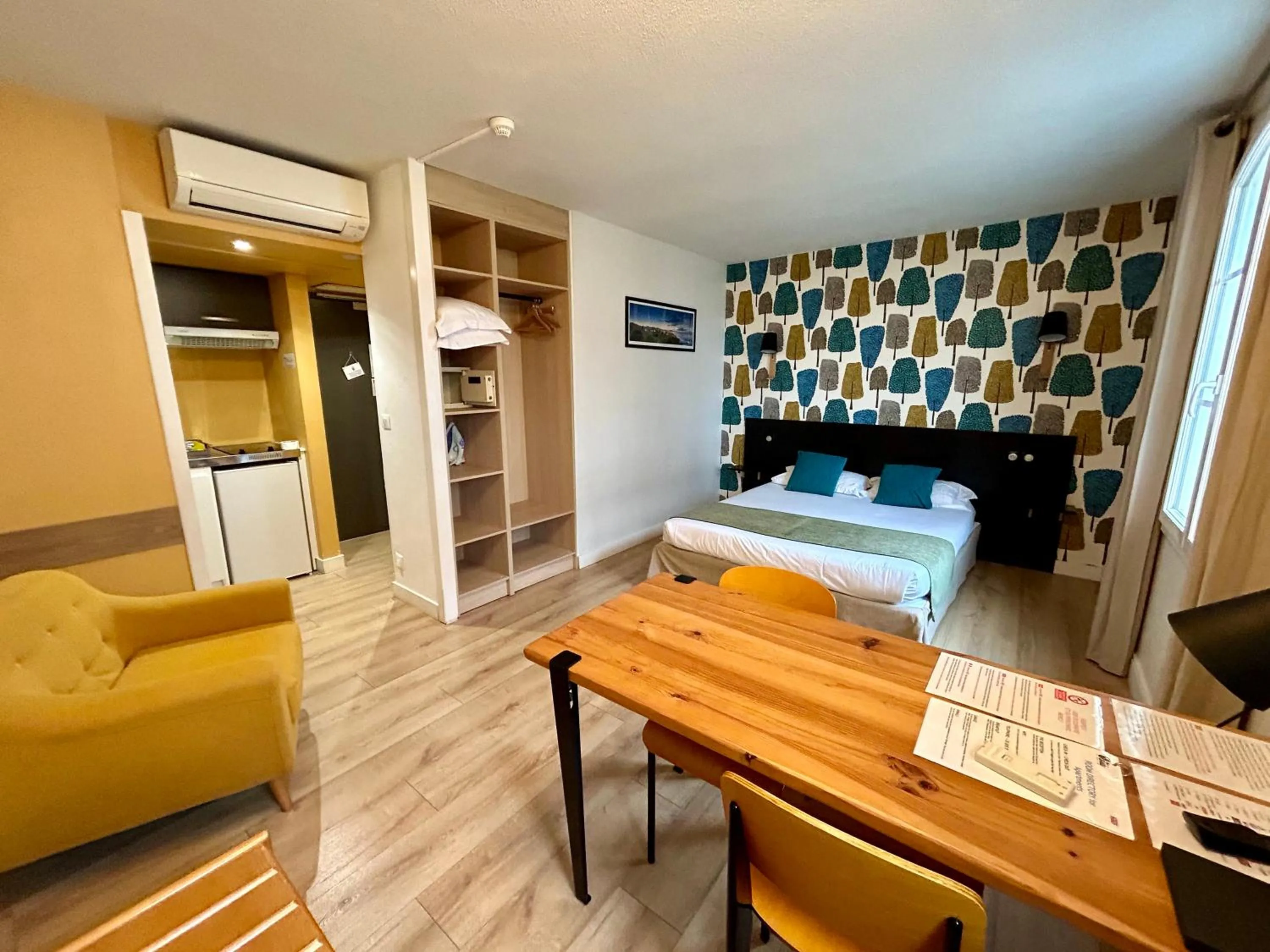 Photo of the whole room, Bed in Hôtel & Appart-hôtel Olatua