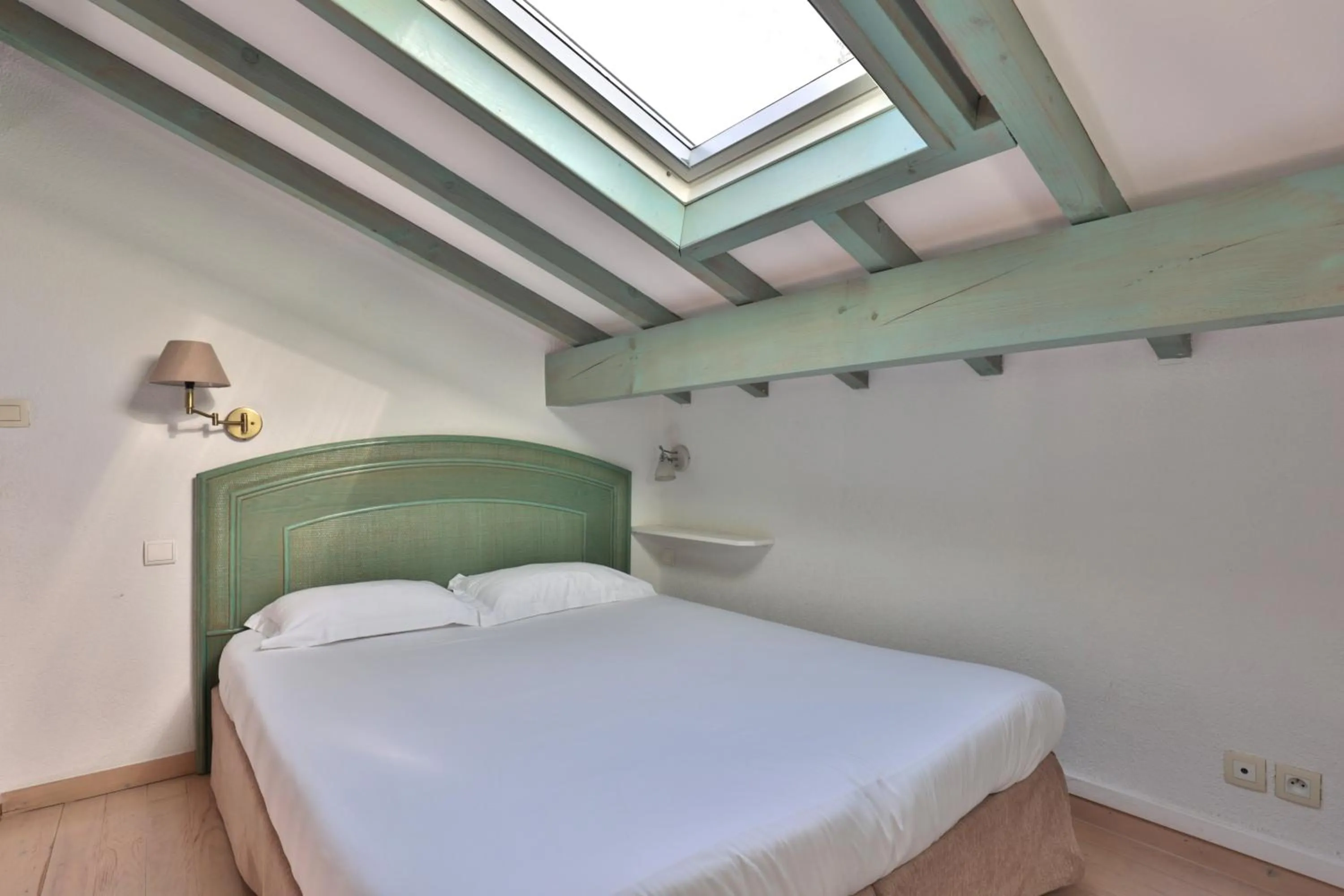 Bed in Hôtel & Appart-hôtel Olatua