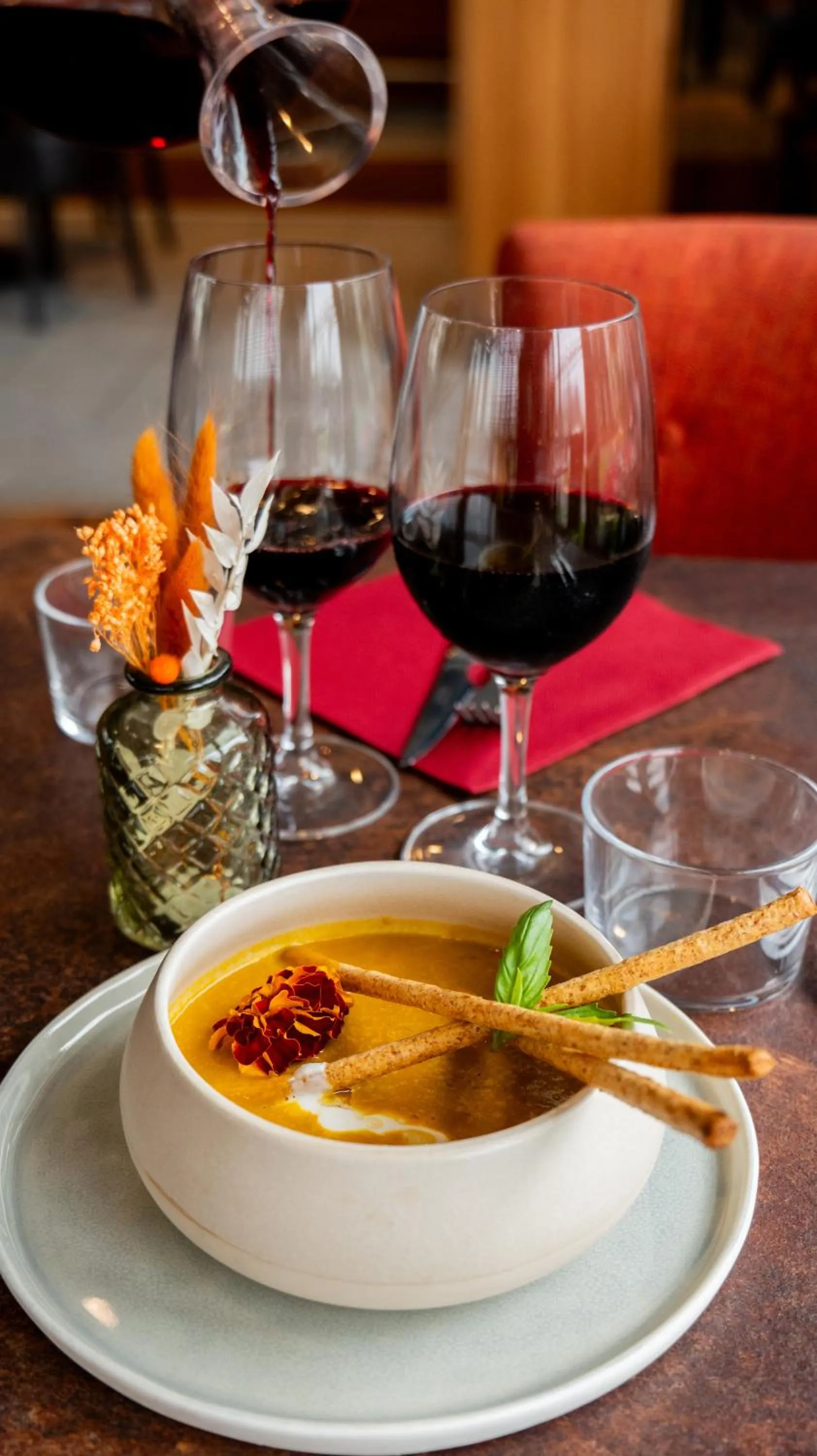 Food and drinks in Hôtel Les Genêts Bayonne