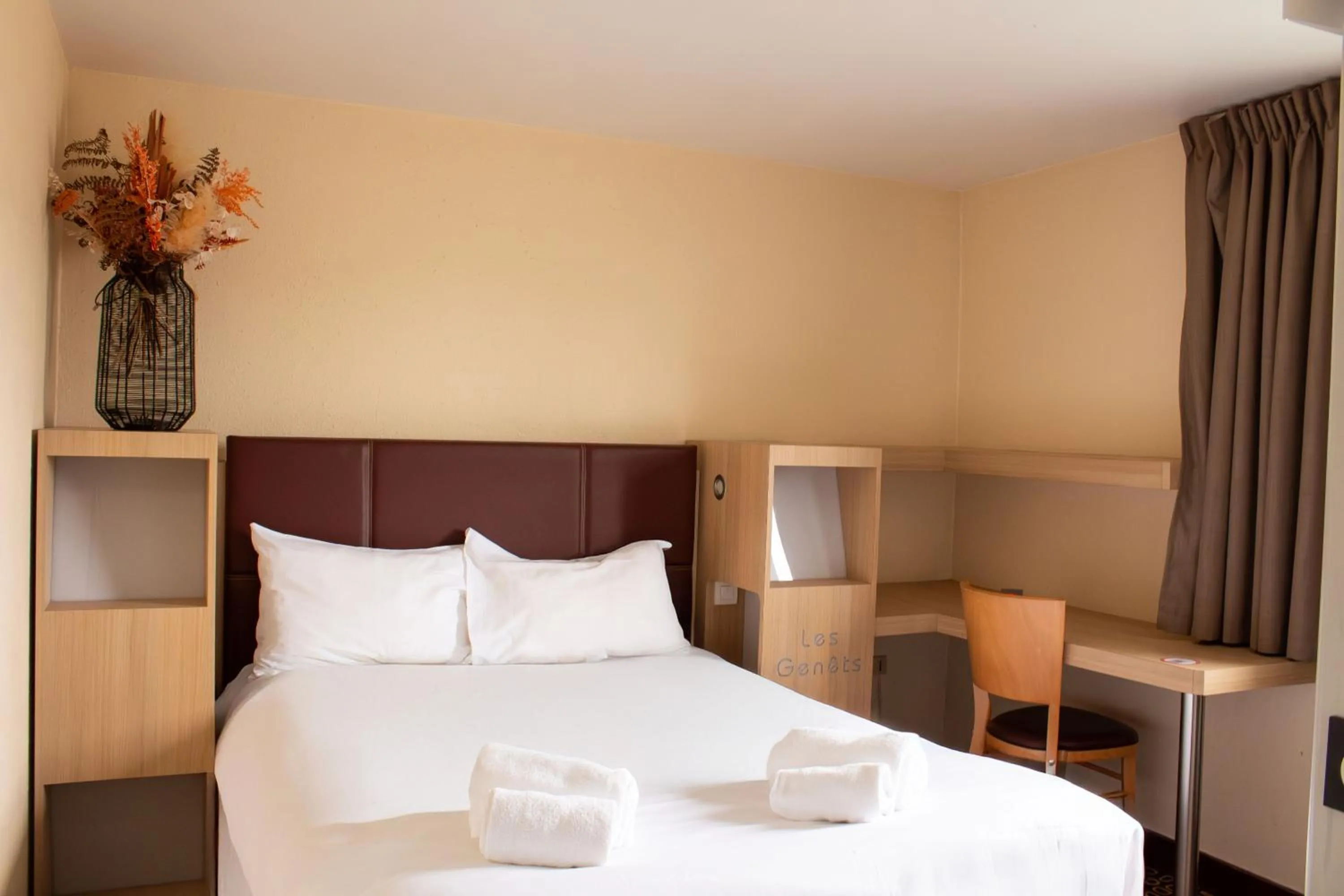 Photo of the whole room, Bed in Hôtel Les Genêts Bayonne