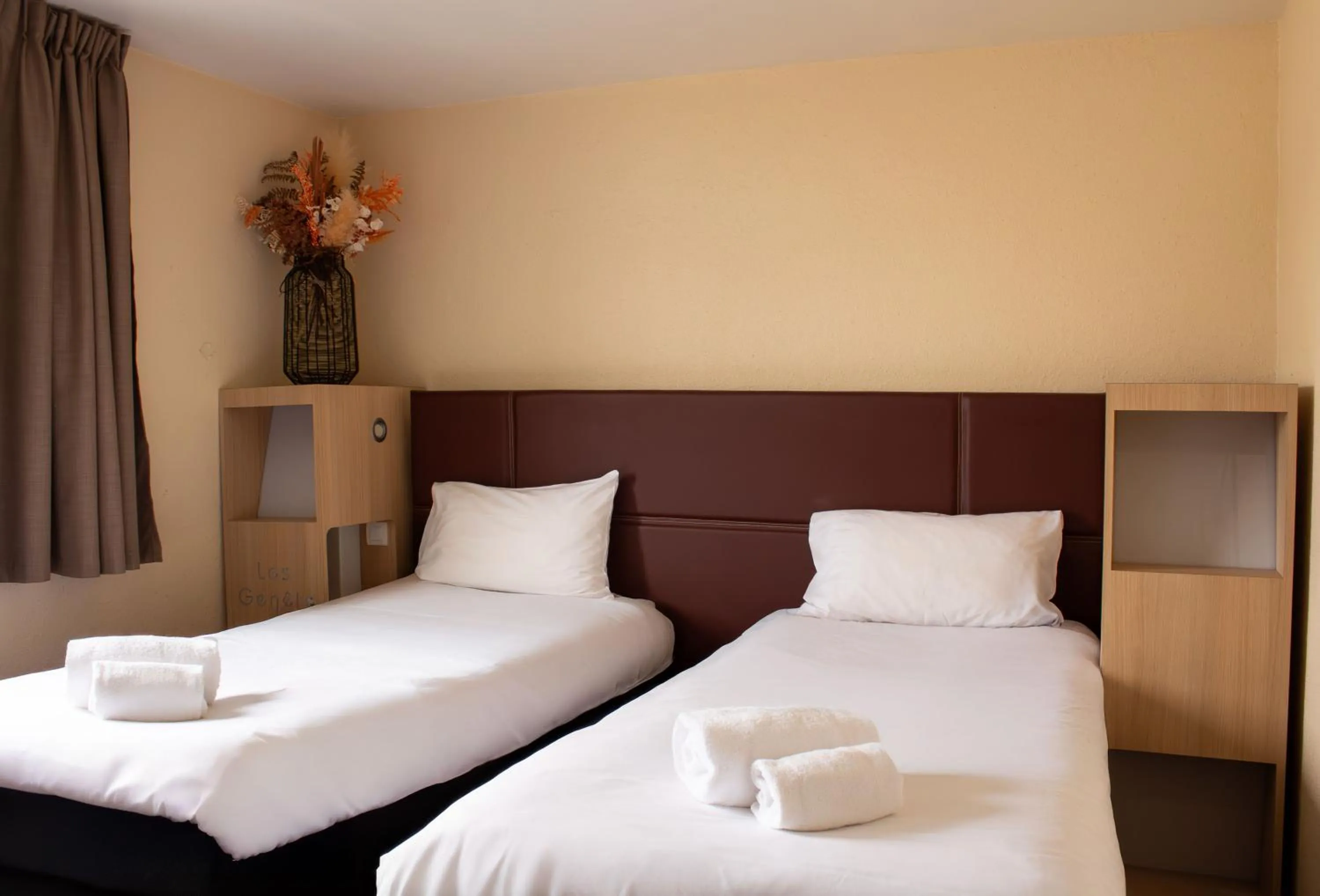 Photo of the whole room, Bed in Hôtel Les Genêts Bayonne