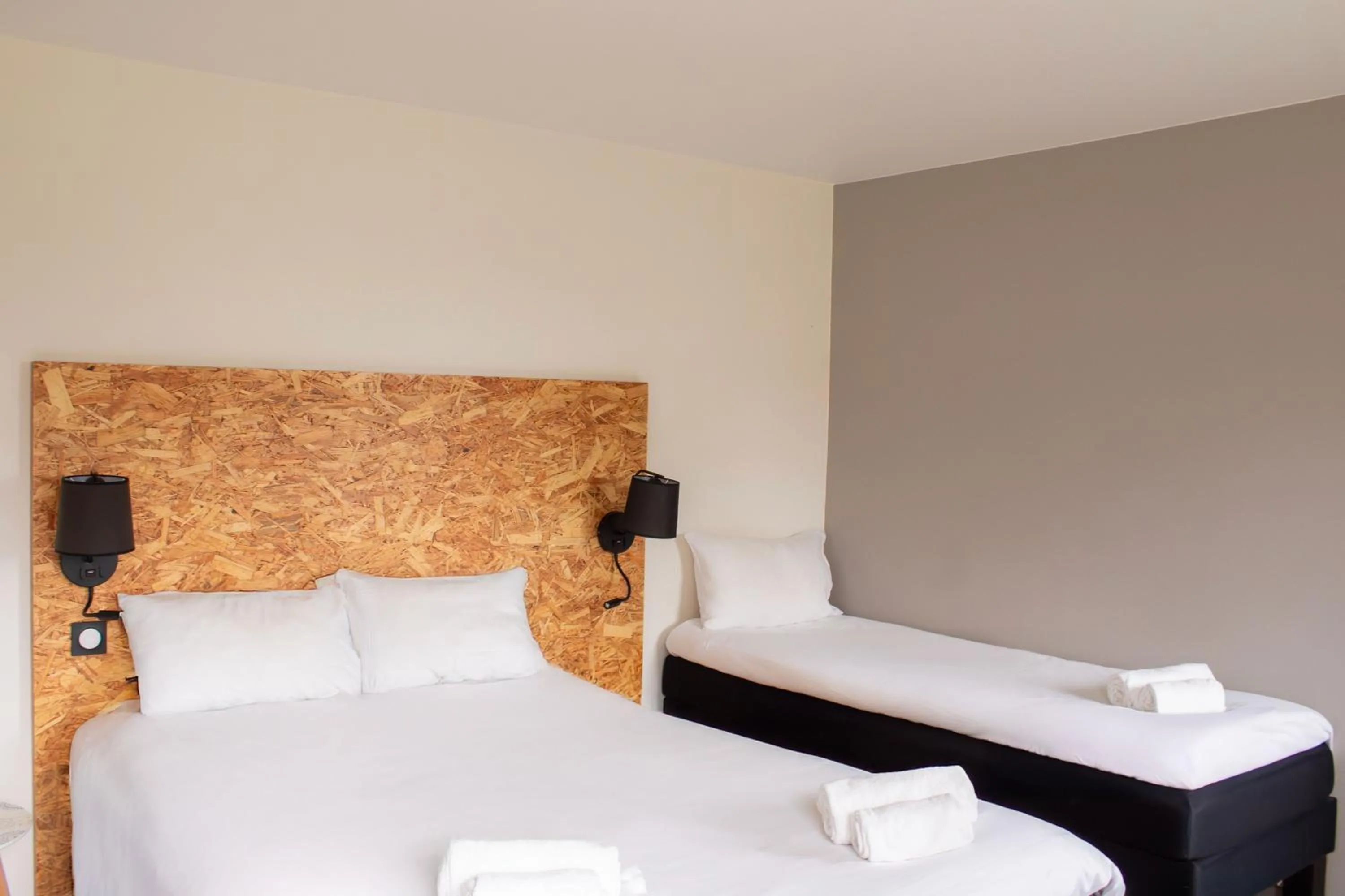 Bed in Hôtel Les Genêts Bayonne