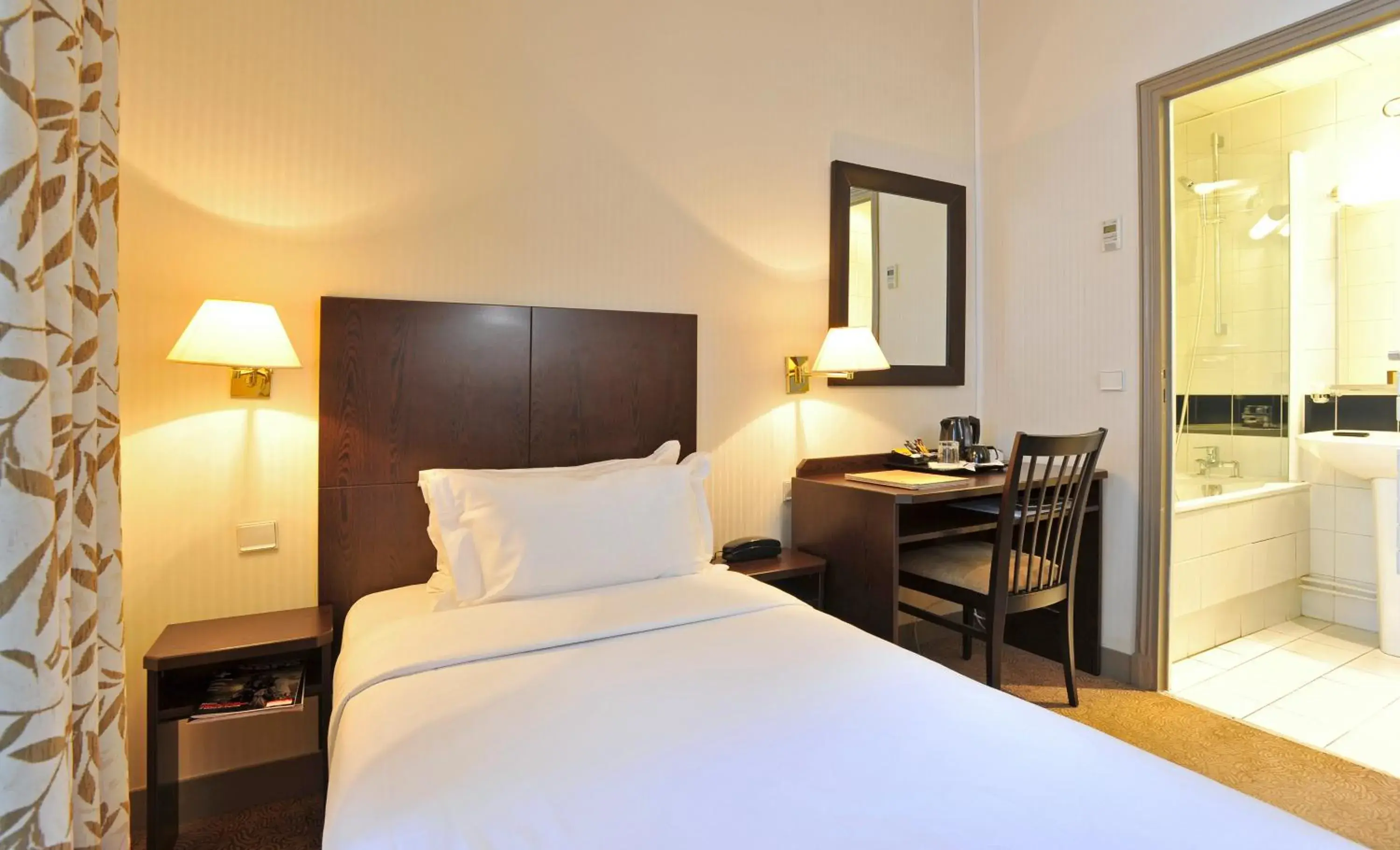 Single Room in Hôtel Vaneau Saint Germain Single Room in Hôtel Vaneau Saint Germain