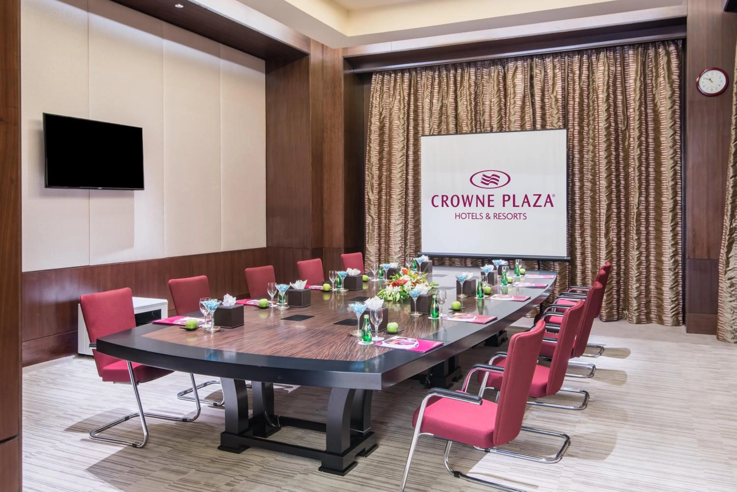 Meeting/conference room in Crowne Plaza Duqm by IHG