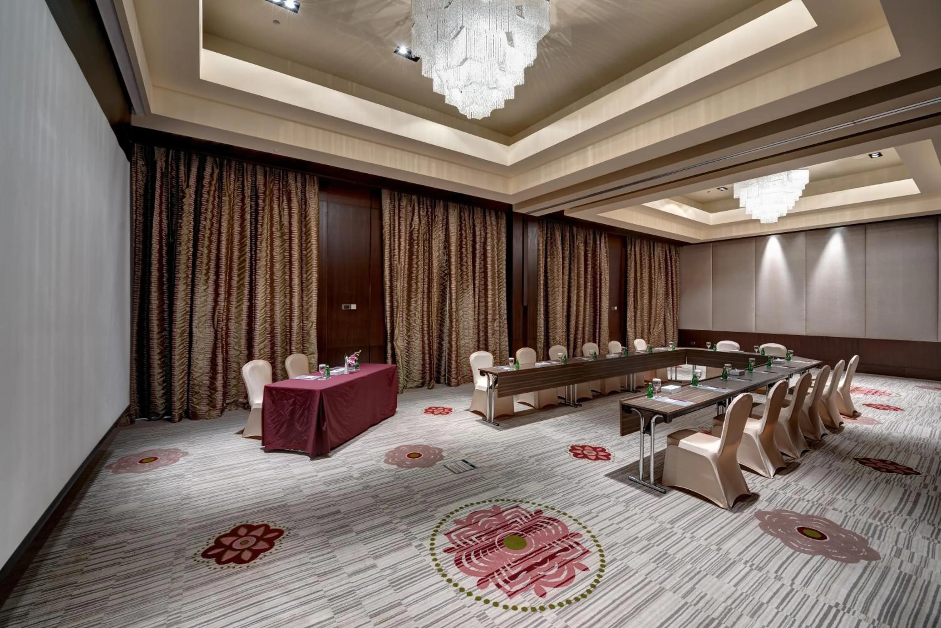 Meeting/conference room in Crowne Plaza Duqm by IHG