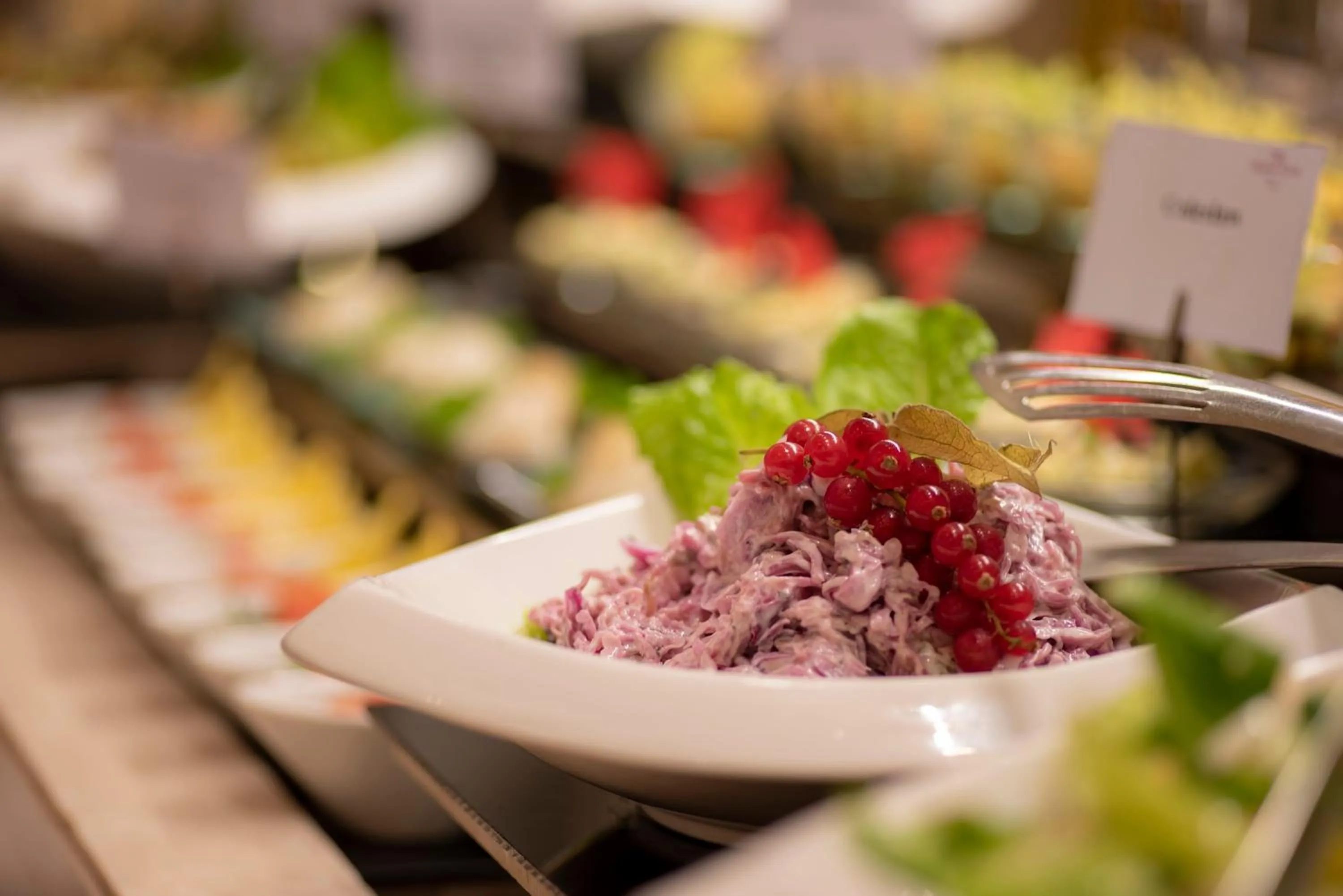 Restaurant/places to eat in Crowne Plaza Duqm by IHG