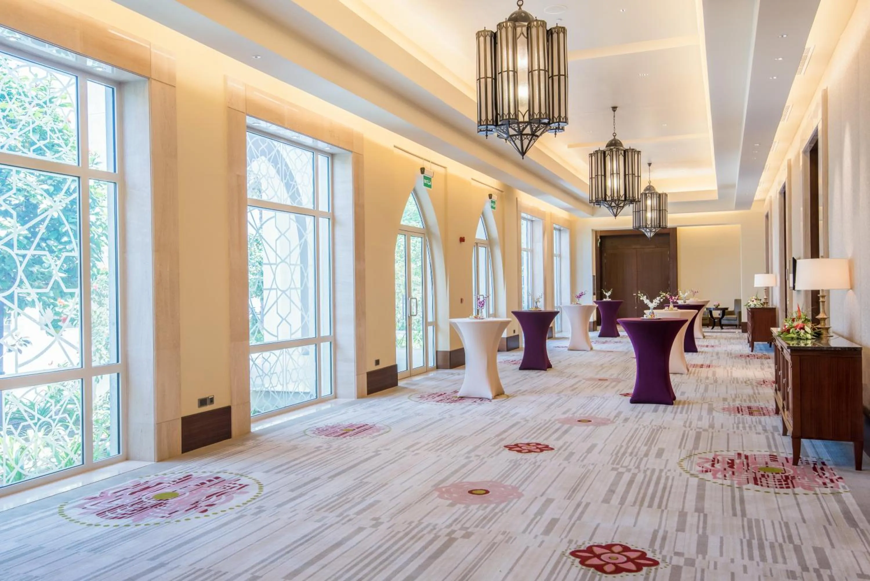 Restaurant/places to eat, Bed in Crowne Plaza Duqm by IHG