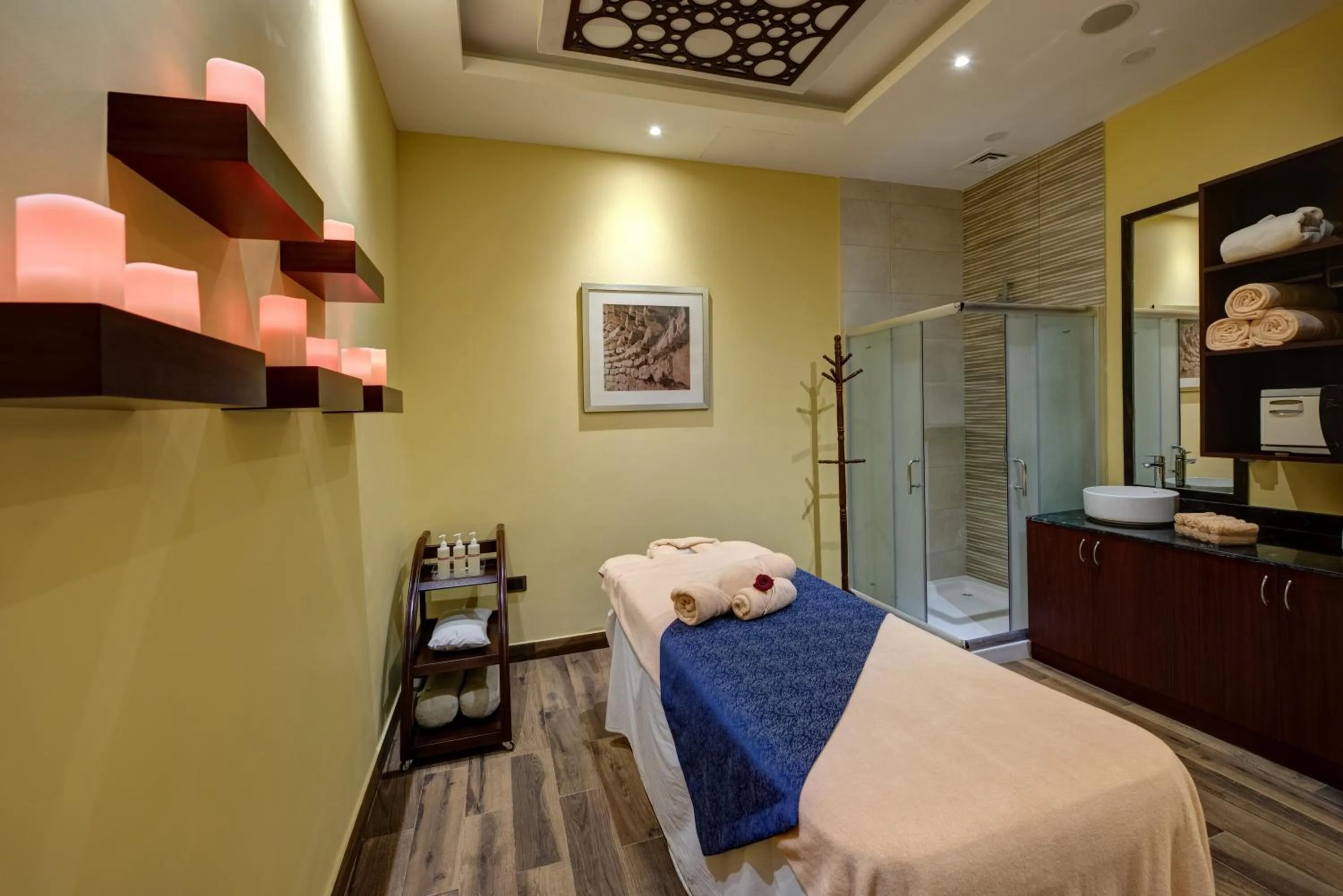 Spa and wellness centre/facilities, Bed in Crowne Plaza Duqm by IHG