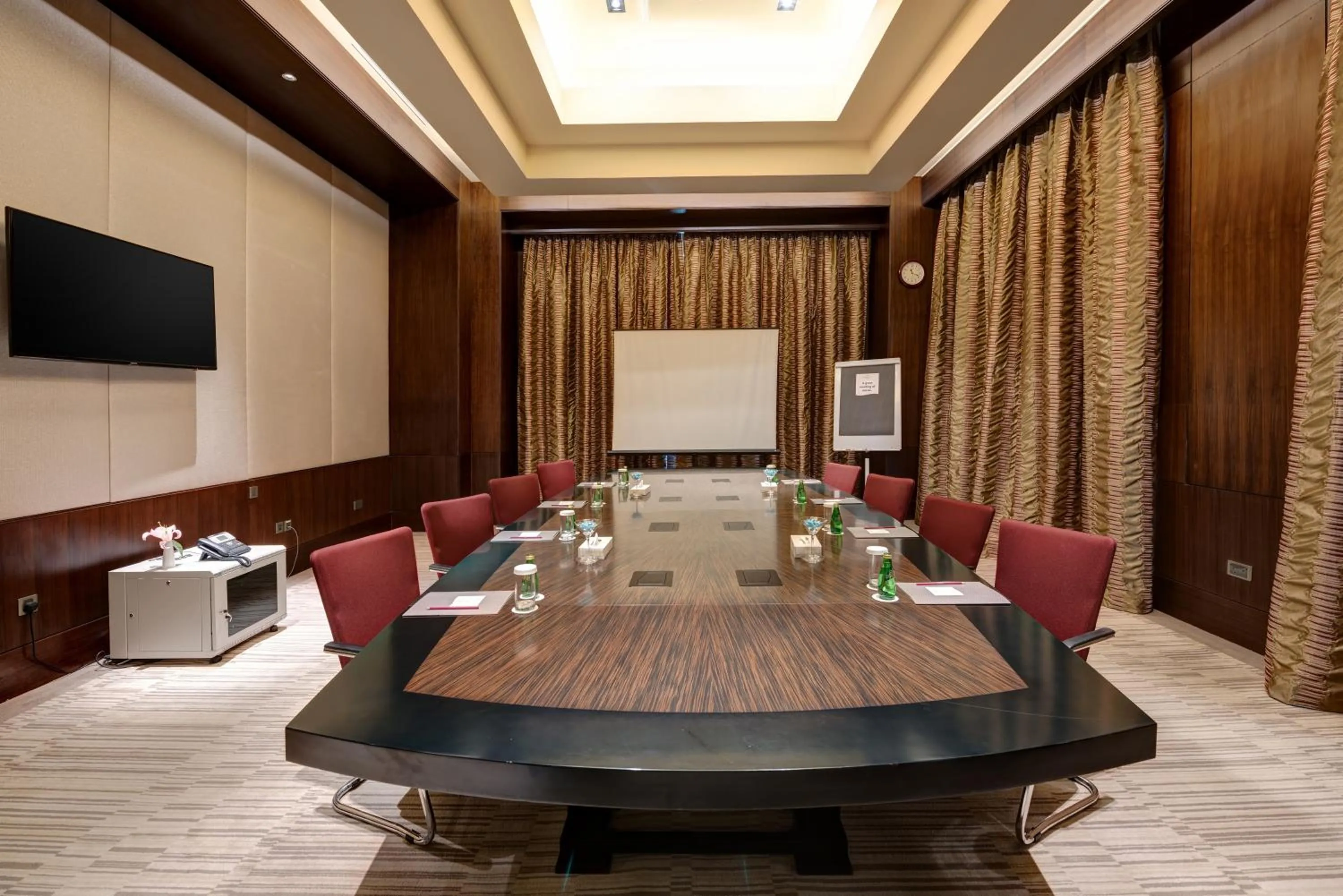 Meeting/conference room in Crowne Plaza Duqm by IHG