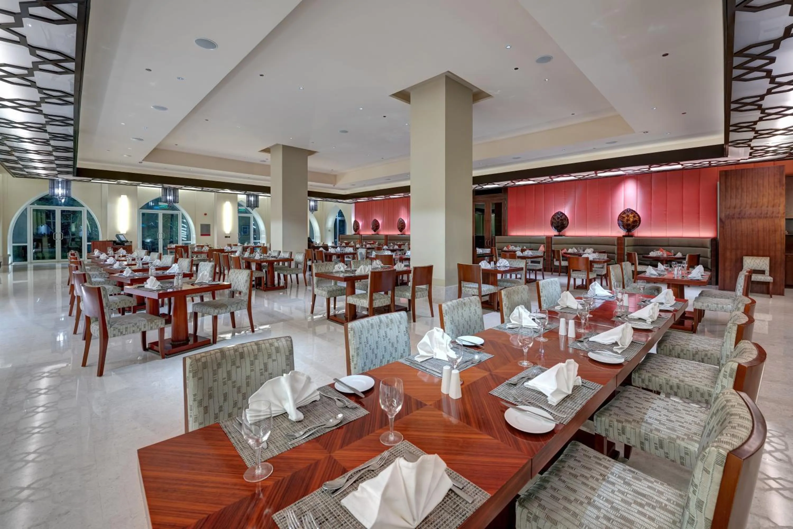 Restaurant/places to eat in Crowne Plaza Duqm by IHG