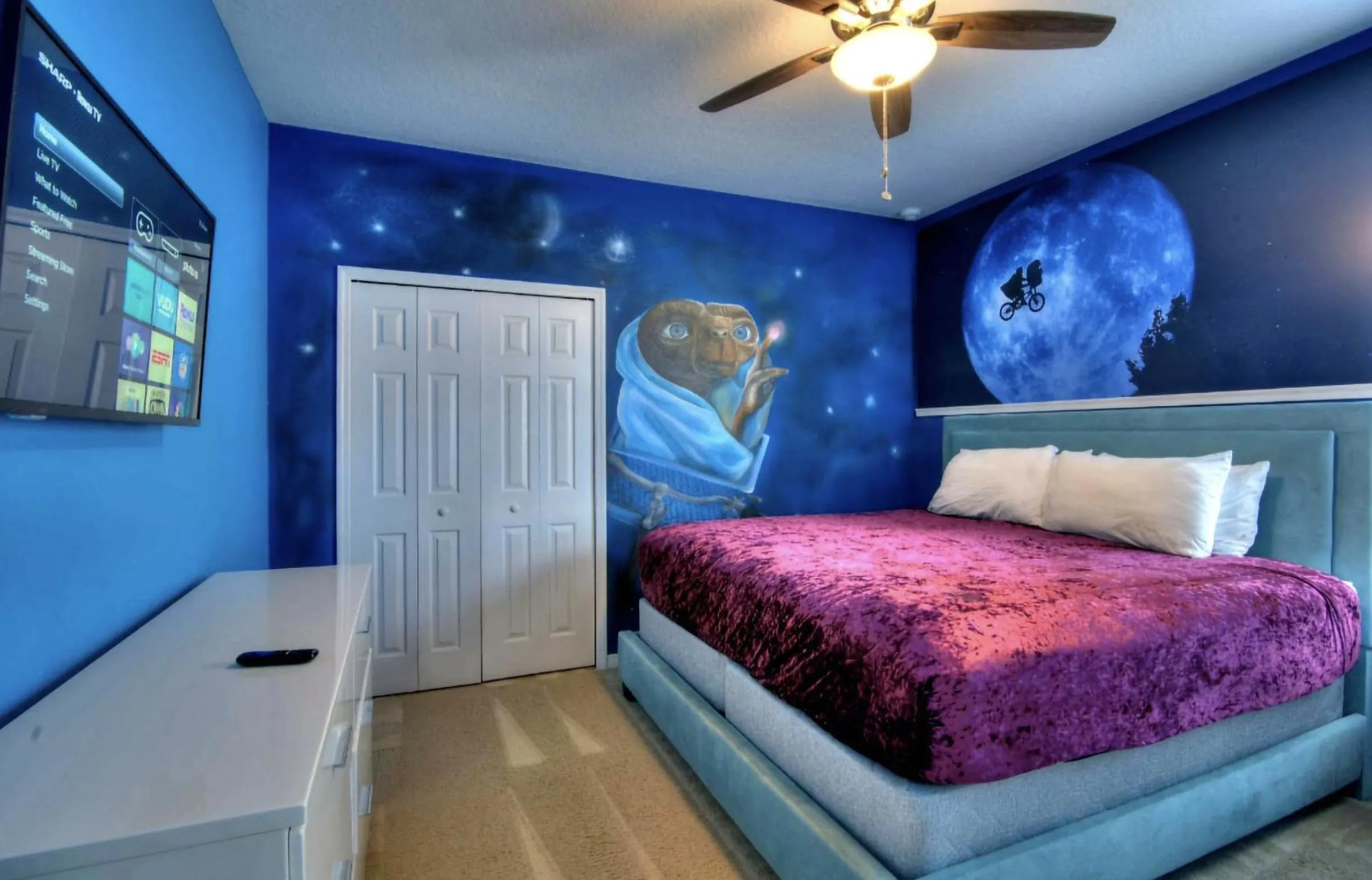 Bed in Dream Bowling Villa 14BR Heated Pool & Theater