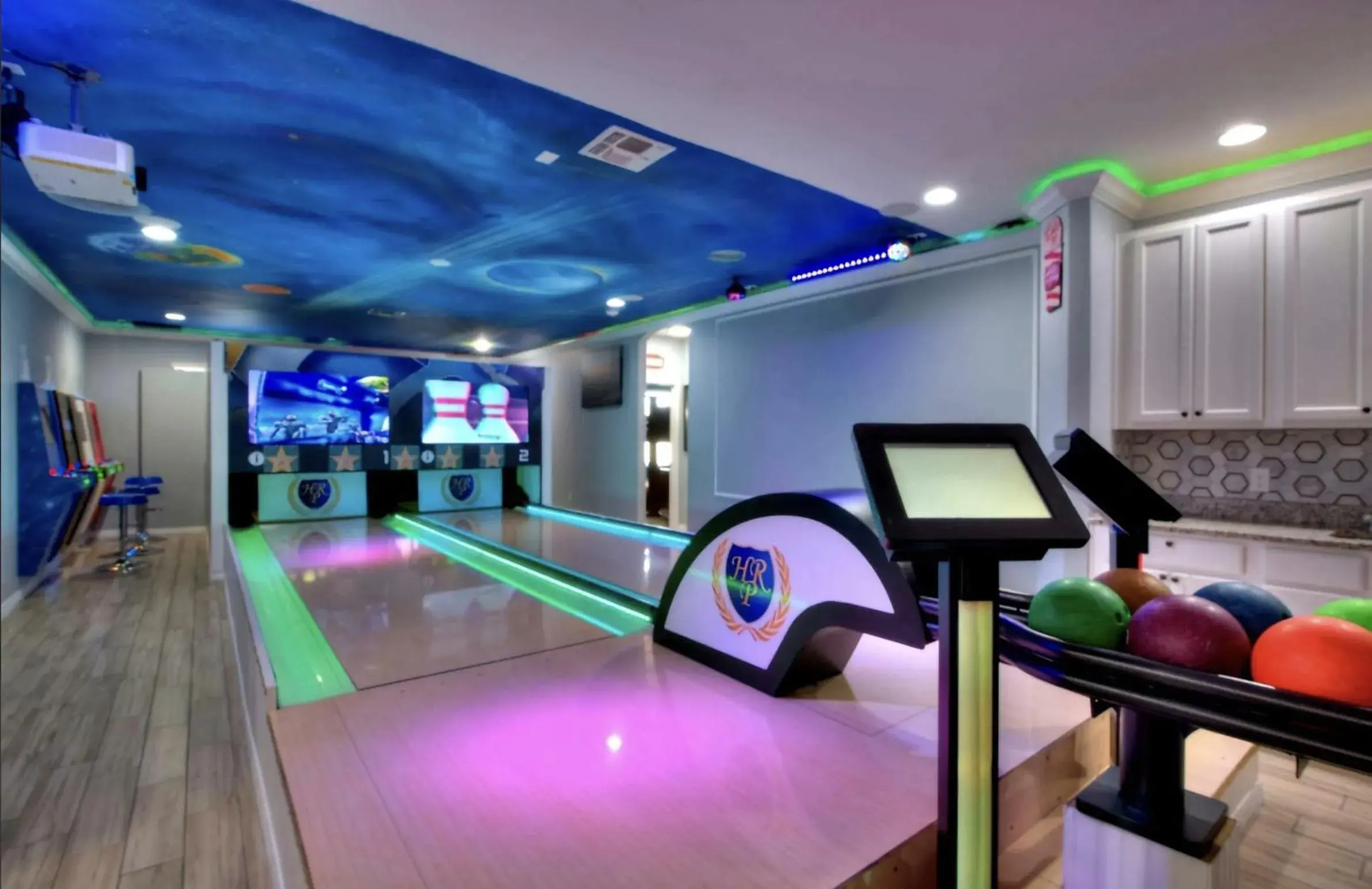 Dream Bowling Villa 14BR Heated Pool & Theater Dream Bowling Villa 14BR Heated Pool & Theater