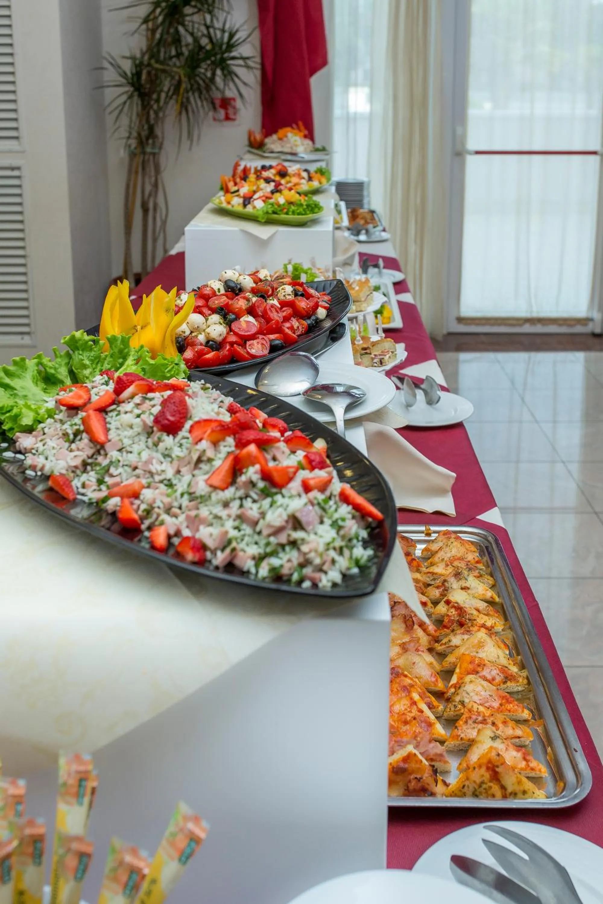 Restaurant/places to eat in Hotel Olympus