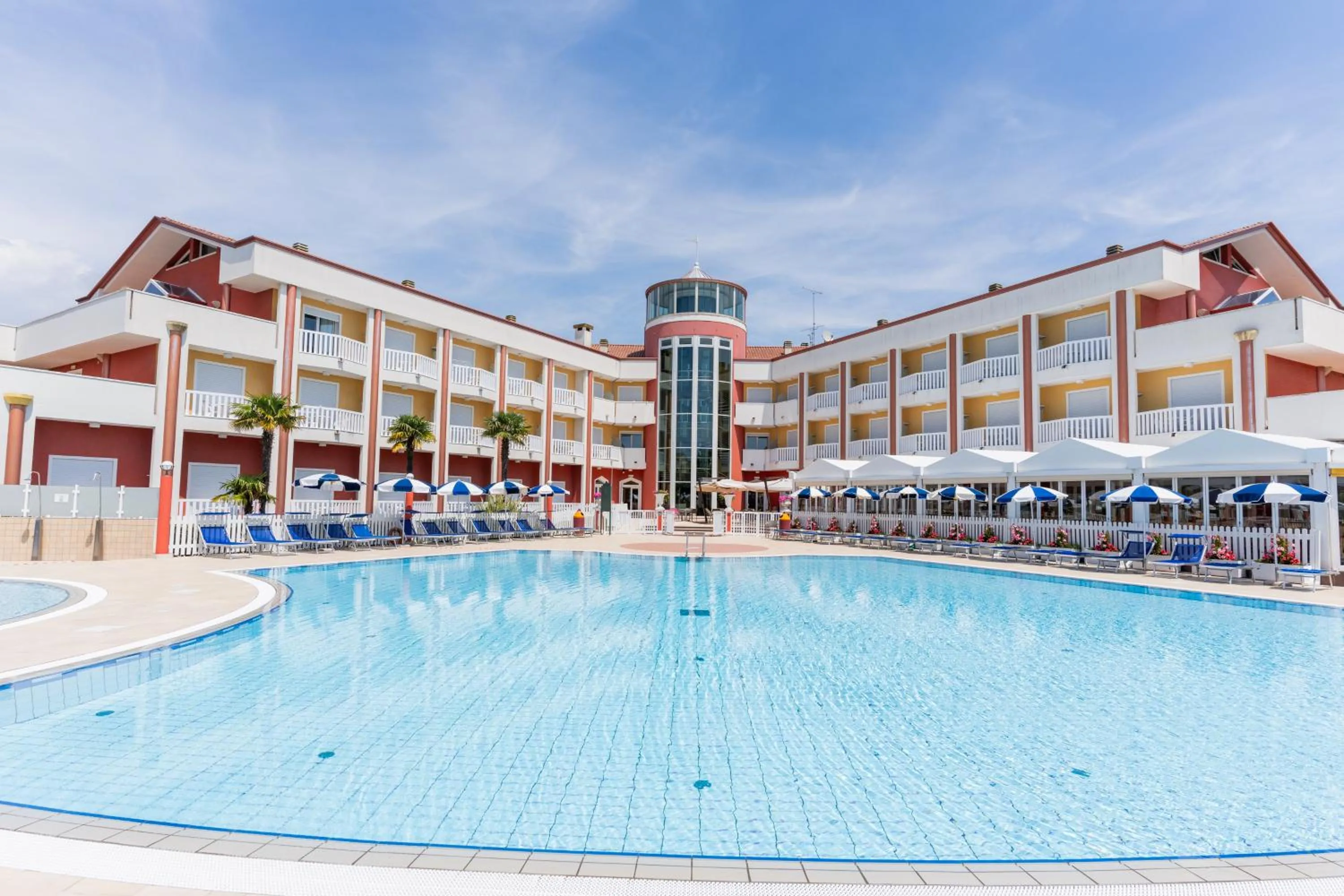 Swimming pool in Hotel Olympus