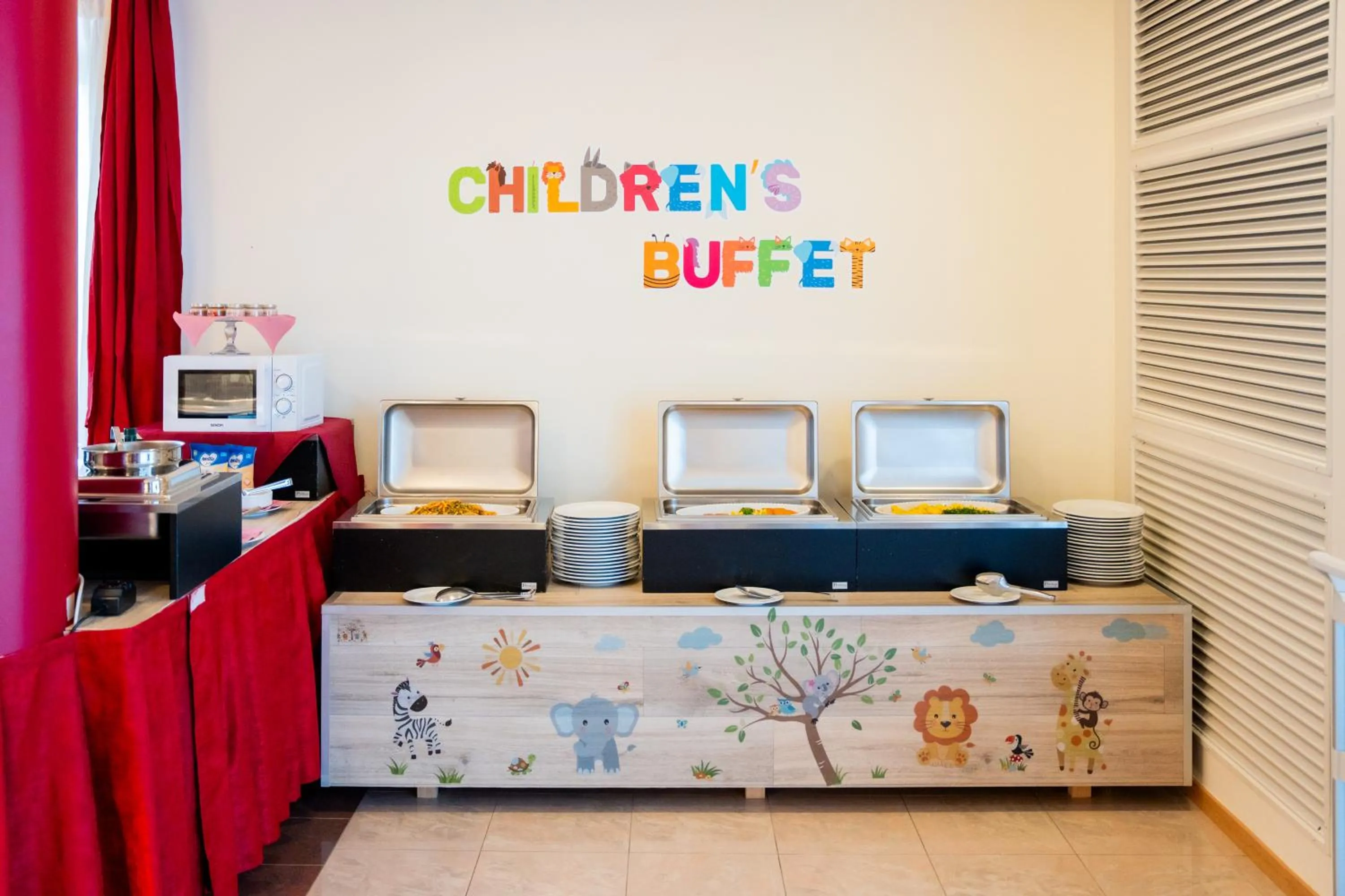 Restaurant/places to eat in Hotel Olympus