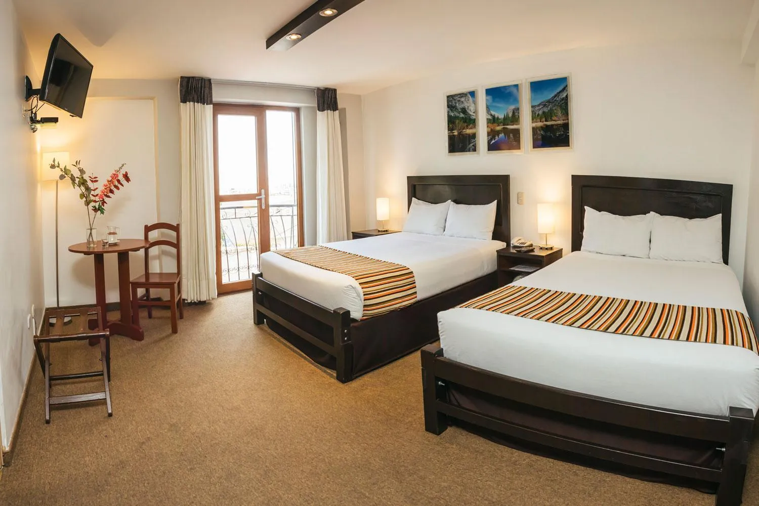 Twin Room in Mirador del Monasterio